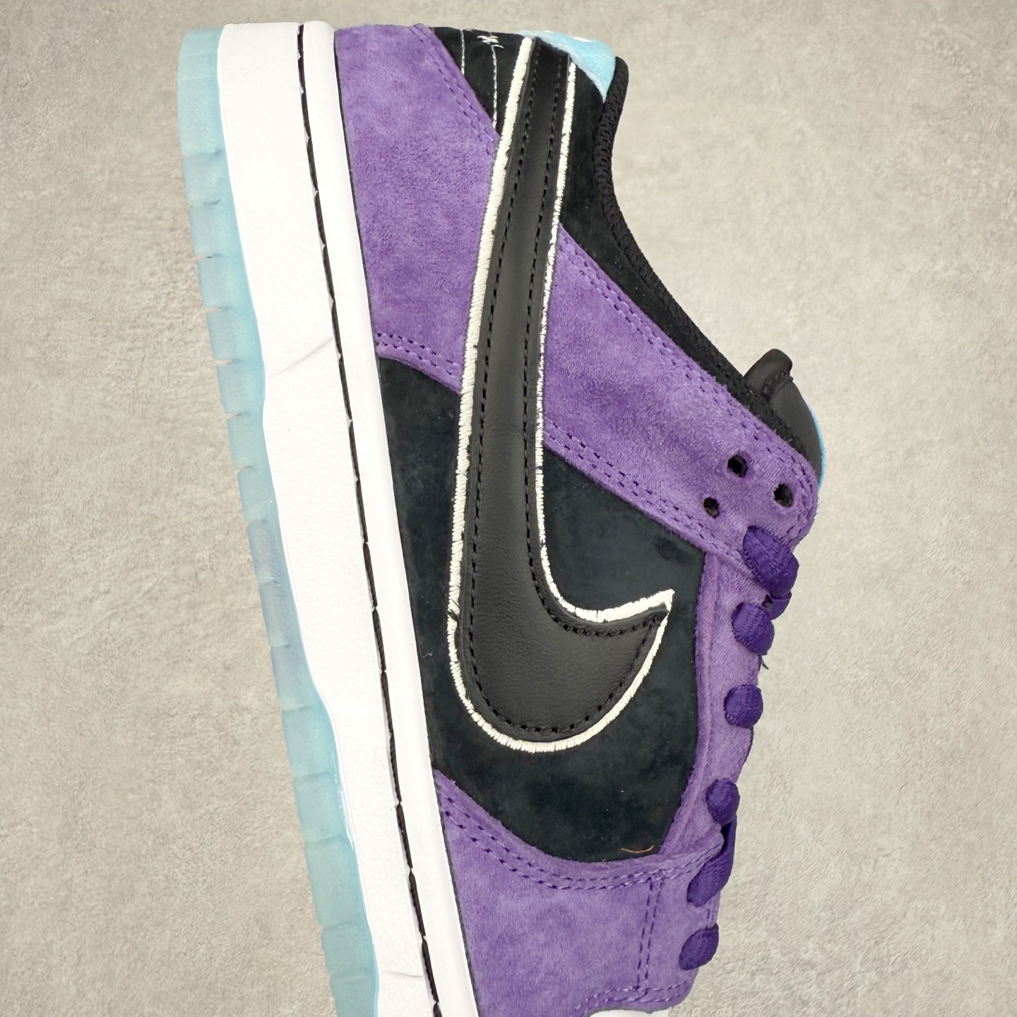 图片[6]-＃F版 Hayley Wilson x NK Dunk SB DUNK LOW PRO 联名紫黑白 HJ0513-500 极限压缩利润空间 超乎所想的高性价比 用料绝不含糊 原盒原配 正确耐磨橡胶大底 超高清洁度 全鞋零毛边皮料切割 全套原楦原模倾力打造完美版型 尺码：36 36.5 37.5 38 38.5 39 40 40.5 41 42 42.5 43 44 44.5 45 46 47.5-选品中心