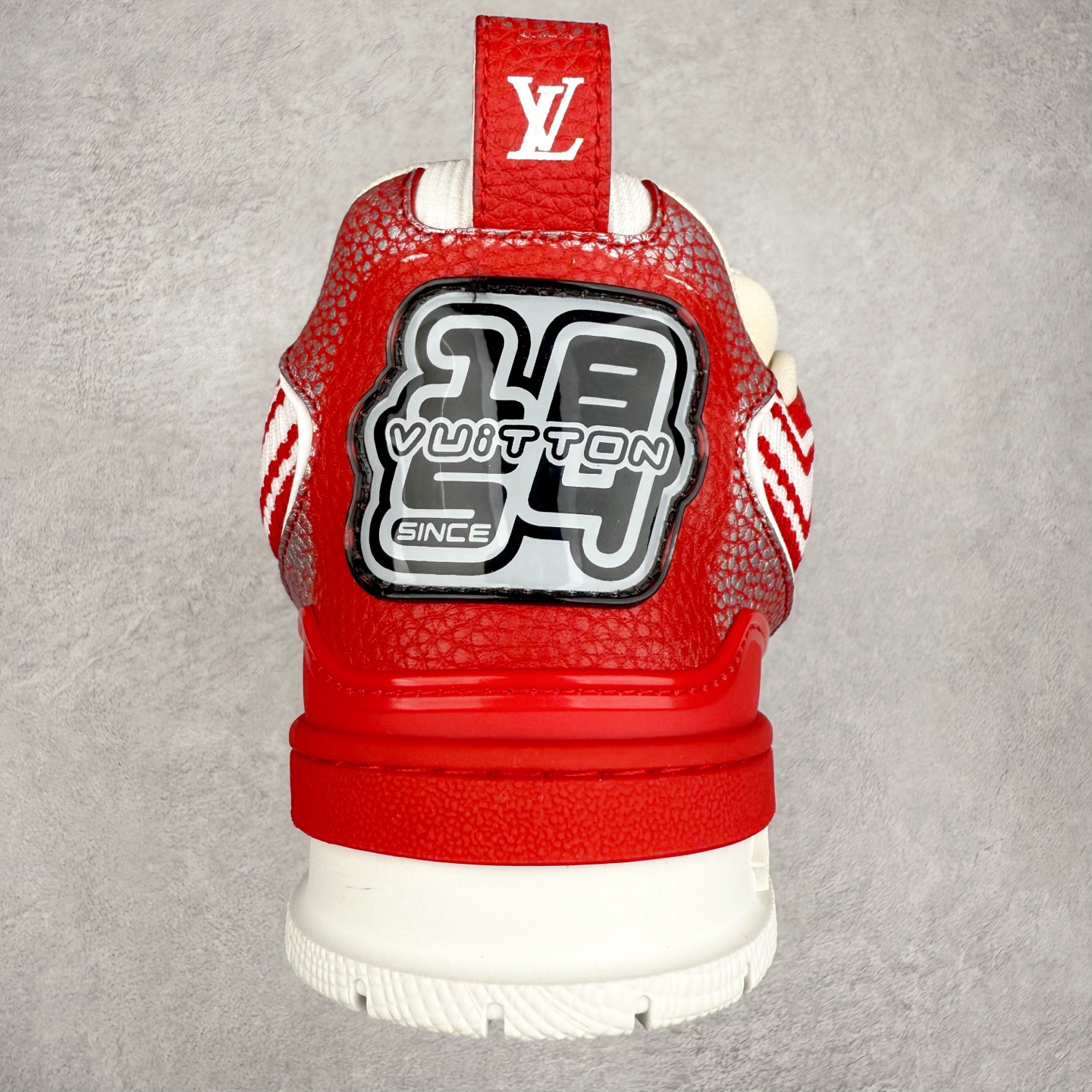 图片[8]-Louis Vuitton Trainer lv时装走秀运动鞋 完美鞋型超高的清洁度 零毛边线头瑕疵 全套原楦原纸版原鞋开模 全网最具灵魂的版型 正确原装黄色鞋盒 正确中底印花 鞋面印花3D高频深度立体 全鞋电脑针车 紧密相连 针距密度一致 环保乳胶注塑鞋垫 厚度脚感还原原版 皮面裁剪部位 统一油边封口工艺 原装橡胶大底含胶量大底组合零偏差 专柜全套包装 防尘袋 说明书 质保卡 男女鞋 尺码：35 36 37 38 39 40 41 42 43 44 45-选品中心