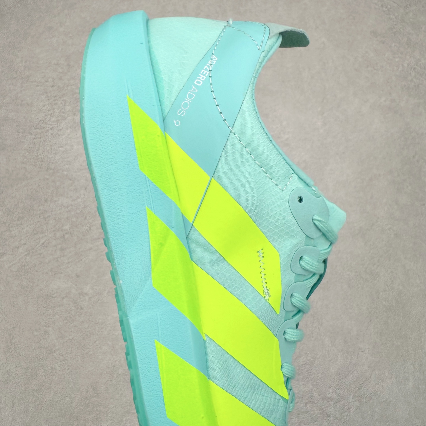 图片[6]-Y-3 Adizero Adios 9 时尚简约舒适潮流 织物耐磨低帮跑步鞋 Y-3，这个由世界顶级设计师山本耀司（YohjiYamamoto）担任创意总监与adidas合作的全新品牌正式于2006春夏进入中国。品牌的Y代表YohjiYamamoto，而3则代表adidas三条线的logo。创意总监山本耀司将其个人品牌的简洁、极具设计感的风格融入Y-3，完美地给我们展现一个高档时尚的运动品牌形象。朴实与冷静是Y-3的基本形象概念。Y-3的时尚本质是运动的，被誉为“黑色魔法师\\\”的山本耀司使传统运动品牌adidas赫然跃上了Fashion的版面，运动装从此也登上大雅之堂。尺码：35.5 36 36.5 37 38 38.5 39 40 40.5 41 42 42.5 43 44 44.5 45-选品中心