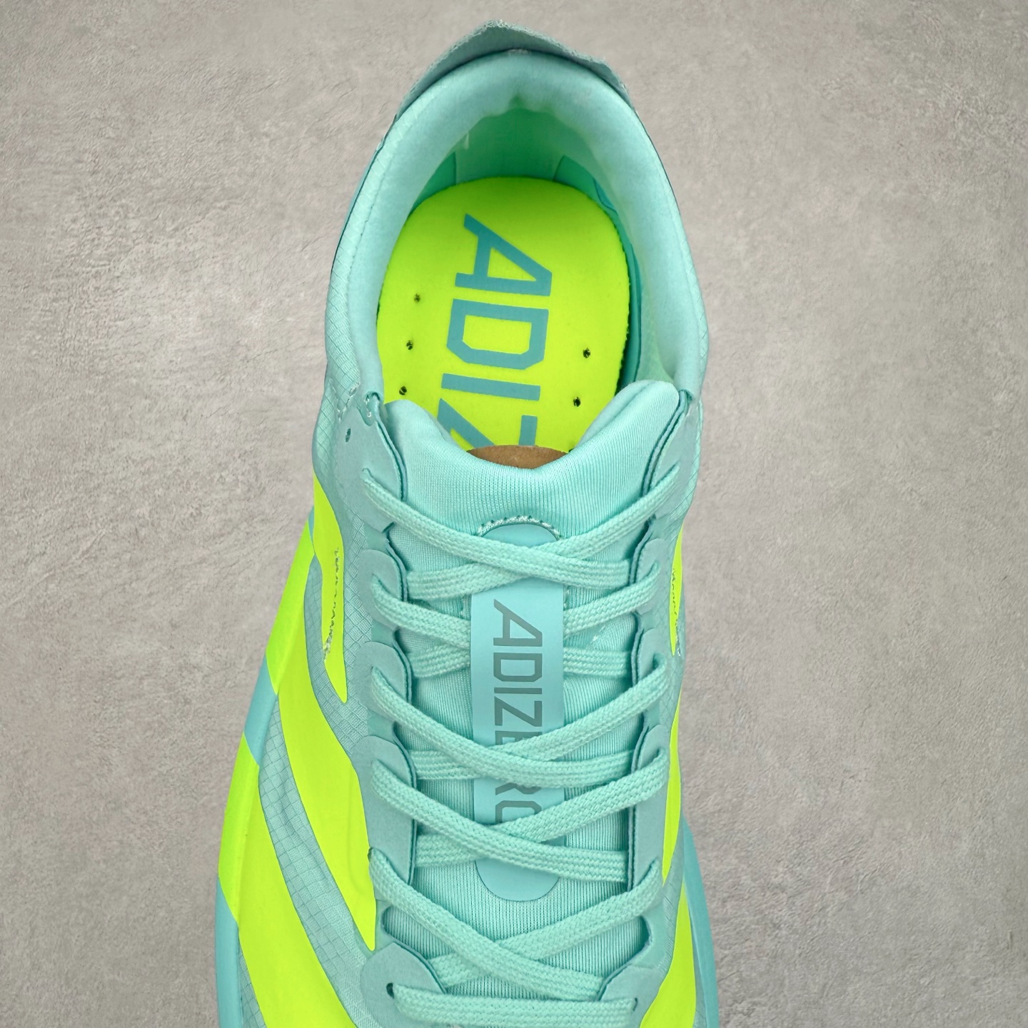 图片[5]-Y-3 Adizero Adios 9 时尚简约舒适潮流 织物耐磨低帮跑步鞋 Y-3，这个由世界顶级设计师山本耀司（YohjiYamamoto）担任创意总监与adidas合作的全新品牌正式于2006春夏进入中国。品牌的Y代表YohjiYamamoto，而3则代表adidas三条线的logo。创意总监山本耀司将其个人品牌的简洁、极具设计感的风格融入Y-3，完美地给我们展现一个高档时尚的运动品牌形象。朴实与冷静是Y-3的基本形象概念。Y-3的时尚本质是运动的，被誉为“黑色魔法师\\\”的山本耀司使传统运动品牌adidas赫然跃上了Fashion的版面，运动装从此也登上大雅之堂。尺码：35.5 36 36.5 37 38 38.5 39 40 40.5 41 42 42.5 43 44 44.5 45-选品中心