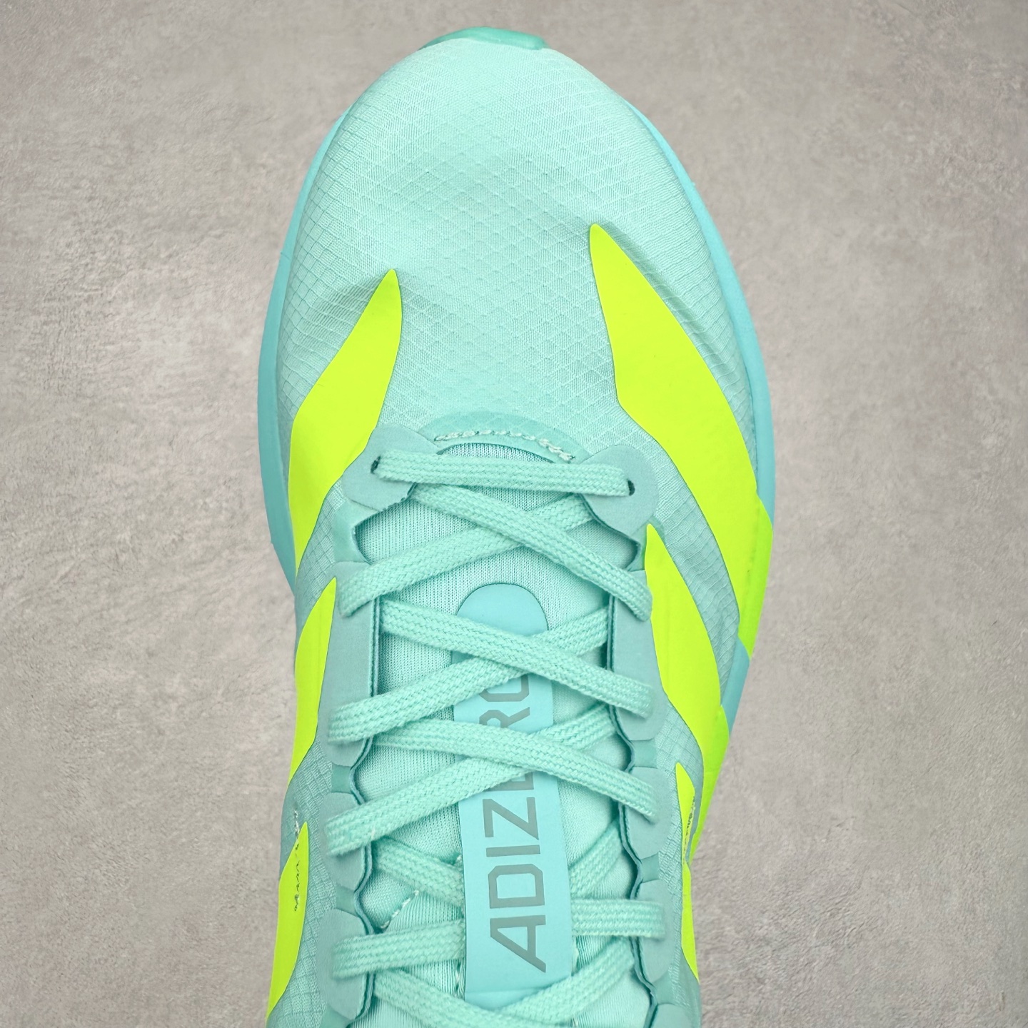 图片[4]-Y-3 Adizero Adios 9 时尚简约舒适潮流 织物耐磨低帮跑步鞋 Y-3，这个由世界顶级设计师山本耀司（YohjiYamamoto）担任创意总监与adidas合作的全新品牌正式于2006春夏进入中国。品牌的Y代表YohjiYamamoto，而3则代表adidas三条线的logo。创意总监山本耀司将其个人品牌的简洁、极具设计感的风格融入Y-3，完美地给我们展现一个高档时尚的运动品牌形象。朴实与冷静是Y-3的基本形象概念。Y-3的时尚本质是运动的，被誉为“黑色魔法师\\\”的山本耀司使传统运动品牌adidas赫然跃上了Fashion的版面，运动装从此也登上大雅之堂。尺码：35.5 36 36.5 37 38 38.5 39 40 40.5 41 42 42.5 43 44 44.5 45-选品中心