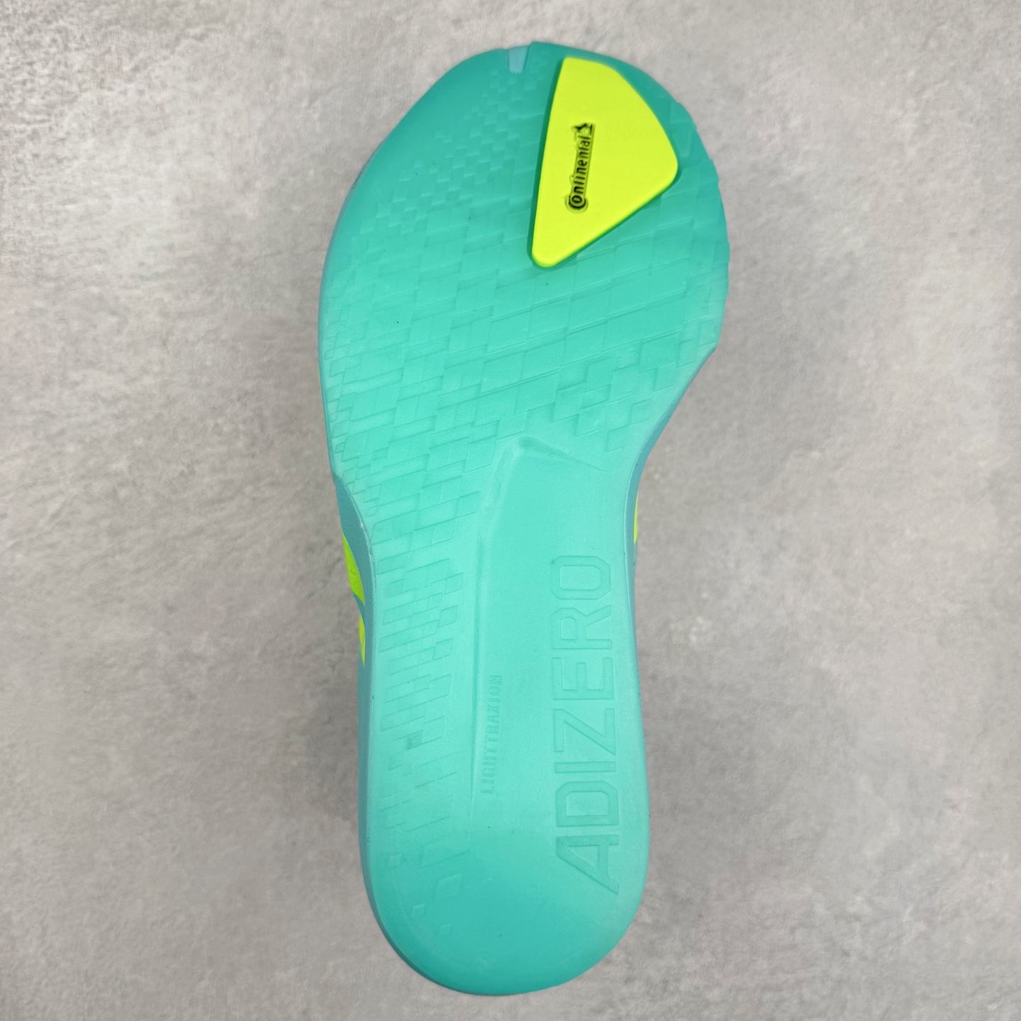 图片[9]-Y-3 Adizero Adios 9 时尚简约舒适潮流 织物耐磨低帮跑步鞋 Y-3，这个由世界顶级设计师山本耀司（YohjiYamamoto）担任创意总监与adidas合作的全新品牌正式于2006春夏进入中国。品牌的Y代表YohjiYamamoto，而3则代表adidas三条线的logo。创意总监山本耀司将其个人品牌的简洁、极具设计感的风格融入Y-3，完美地给我们展现一个高档时尚的运动品牌形象。朴实与冷静是Y-3的基本形象概念。Y-3的时尚本质是运动的，被誉为“黑色魔法师\\\”的山本耀司使传统运动品牌adidas赫然跃上了Fashion的版面，运动装从此也登上大雅之堂。尺码：35.5 36 36.5 37 38 38.5 39 40 40.5 41 42 42.5 43 44 44.5 45-选品中心