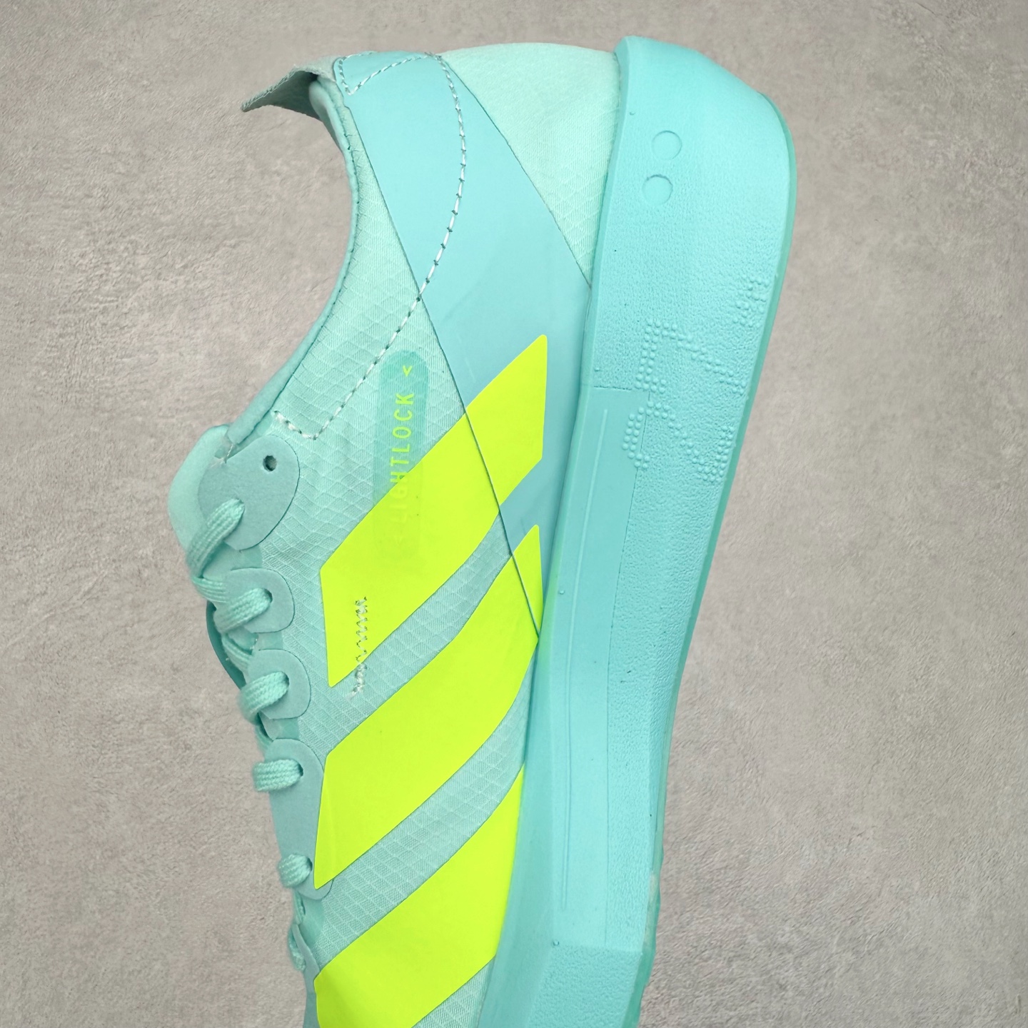 图片[7]-Y-3 Adizero Adios 9 时尚简约舒适潮流 织物耐磨低帮跑步鞋 Y-3，这个由世界顶级设计师山本耀司（YohjiYamamoto）担任创意总监与adidas合作的全新品牌正式于2006春夏进入中国。品牌的Y代表YohjiYamamoto，而3则代表adidas三条线的logo。创意总监山本耀司将其个人品牌的简洁、极具设计感的风格融入Y-3，完美地给我们展现一个高档时尚的运动品牌形象。朴实与冷静是Y-3的基本形象概念。Y-3的时尚本质是运动的，被誉为“黑色魔法师\\\”的山本耀司使传统运动品牌adidas赫然跃上了Fashion的版面，运动装从此也登上大雅之堂。尺码：35.5 36 36.5 37 38 38.5 39 40 40.5 41 42 42.5 43 44 44.5 45-选品中心