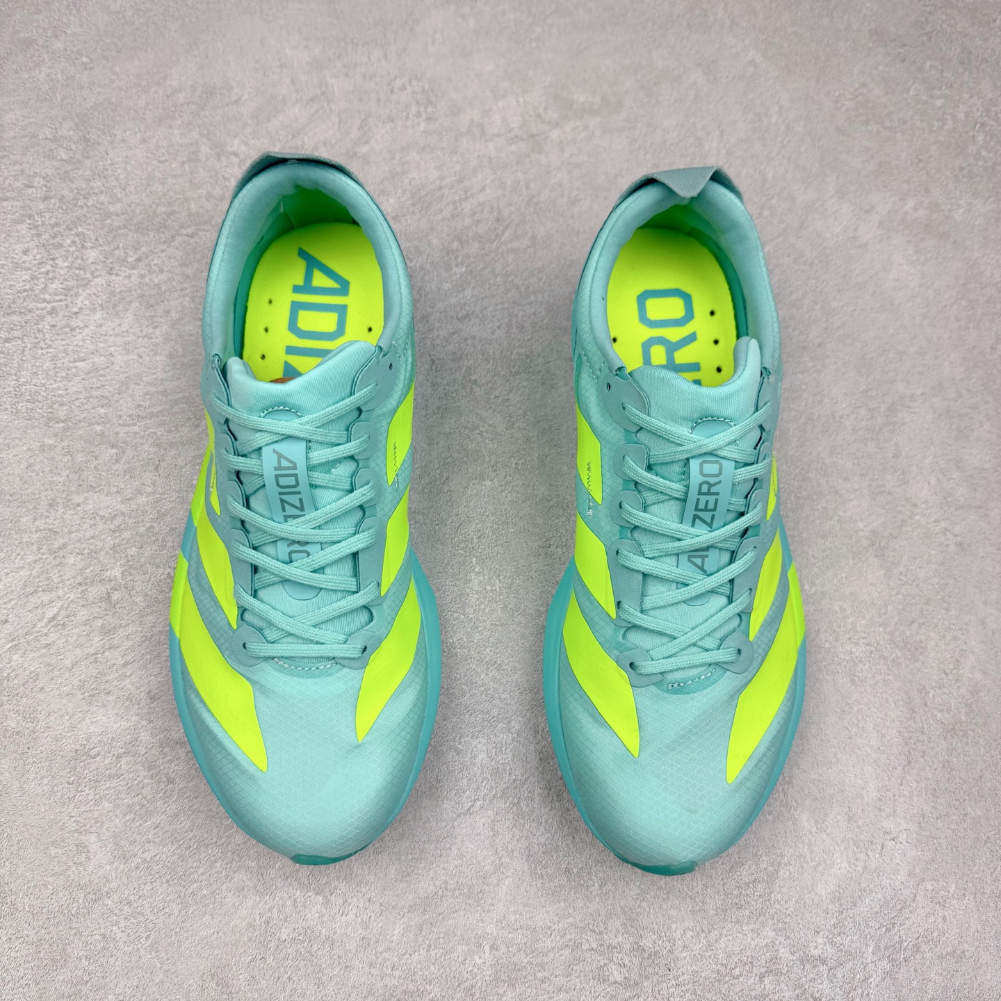 图片[2]-Y-3 Adizero Adios 9 时尚简约舒适潮流 织物耐磨低帮跑步鞋 Y-3，这个由世界顶级设计师山本耀司（YohjiYamamoto）担任创意总监与adidas合作的全新品牌正式于2006春夏进入中国。品牌的Y代表YohjiYamamoto，而3则代表adidas三条线的logo。创意总监山本耀司将其个人品牌的简洁、极具设计感的风格融入Y-3，完美地给我们展现一个高档时尚的运动品牌形象。朴实与冷静是Y-3的基本形象概念。Y-3的时尚本质是运动的，被誉为“黑色魔法师\\\”的山本耀司使传统运动品牌adidas赫然跃上了Fashion的版面，运动装从此也登上大雅之堂。尺码：35.5 36 36.5 37 38 38.5 39 40 40.5 41 42 42.5 43 44 44.5 45-选品中心