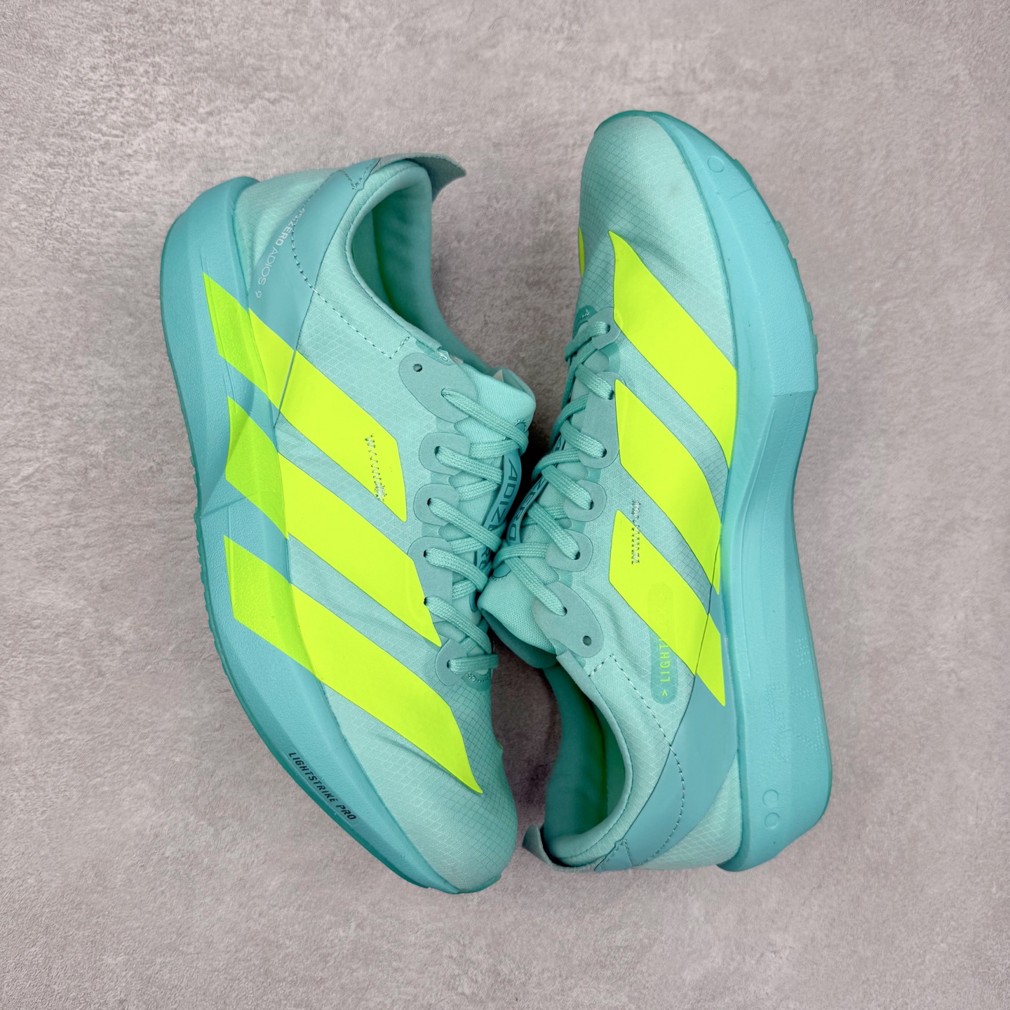 图片[3]-Y-3 Adizero Adios 9 时尚简约舒适潮流 织物耐磨低帮跑步鞋 Y-3，这个由世界顶级设计师山本耀司（YohjiYamamoto）担任创意总监与adidas合作的全新品牌正式于2006春夏进入中国。品牌的Y代表YohjiYamamoto，而3则代表adidas三条线的logo。创意总监山本耀司将其个人品牌的简洁、极具设计感的风格融入Y-3，完美地给我们展现一个高档时尚的运动品牌形象。朴实与冷静是Y-3的基本形象概念。Y-3的时尚本质是运动的，被誉为“黑色魔法师\\\”的山本耀司使传统运动品牌adidas赫然跃上了Fashion的版面，运动装从此也登上大雅之堂。尺码：35.5 36 36.5 37 38 38.5 39 40 40.5 41 42 42.5 43 44 44.5 45-选品中心