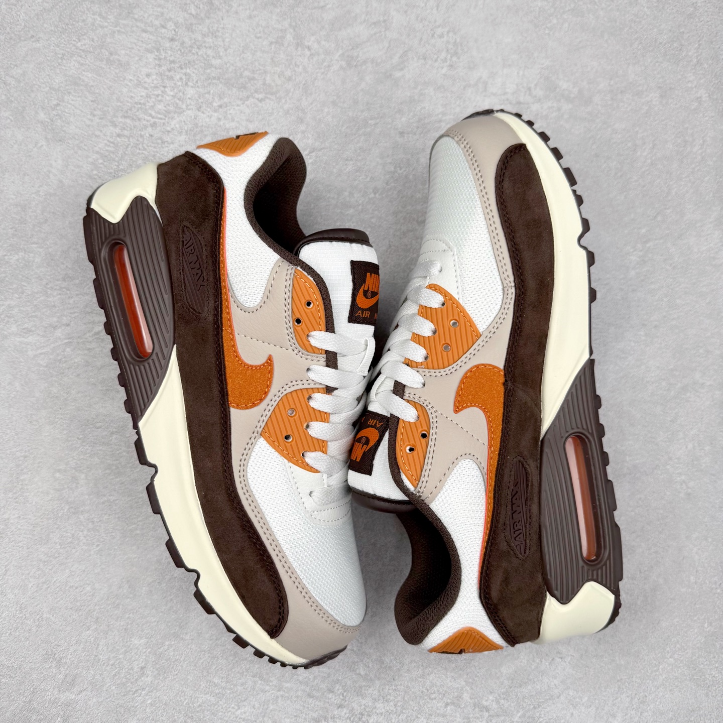 图片[3]-＃MX版 NK Air MAX 90 气垫复古减震跑步鞋 IB7680-100 经典重温 独家陆续补货 外单专供大厂出品 品质稳定 一百余色 终端操作 Air Max 90于1990年推出 来自Air Max系列 在Air Max 1的基础上改进而得 增加了气垫面积 外型上也更为流线 最特別的就是加入了菱纹塑胶嵌板 为Air Max 90增添了许多潮流气息 皮革鞋面 造就出色耐穿性和支撑力 Max Air缓震配置搭配泡棉中底 令Air Max 90轻盈而舒适 华夫格橡胶外底 铸就Air Max 90非凡的抓地力 而Air Max 90不仅是一双跑鞋 它成功跨越了时间的演进 成为了球鞋文化与潮流圈中最熟为人知的鞋款之一 尺码：36 36.5 37.5 38 38.5 39 40 40.5 41 42 42.5 43 44 44.5 45-选品中心