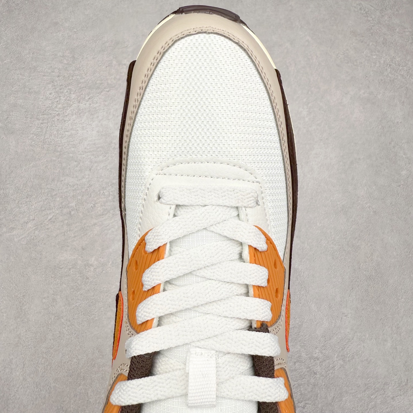 图片[4]-＃MX版 NK Air MAX 90 气垫复古减震跑步鞋 IB7680-100 经典重温 独家陆续补货 外单专供大厂出品 品质稳定 一百余色 终端操作 Air Max 90于1990年推出 来自Air Max系列 在Air Max 1的基础上改进而得 增加了气垫面积 外型上也更为流线 最特別的就是加入了菱纹塑胶嵌板 为Air Max 90增添了许多潮流气息 皮革鞋面 造就出色耐穿性和支撑力 Max Air缓震配置搭配泡棉中底 令Air Max 90轻盈而舒适 华夫格橡胶外底 铸就Air Max 90非凡的抓地力 而Air Max 90不仅是一双跑鞋 它成功跨越了时间的演进 成为了球鞋文化与潮流圈中最熟为人知的鞋款之一 尺码：36 36.5 37.5 38 38.5 39 40 40.5 41 42 42.5 43 44 44.5 45-选品中心