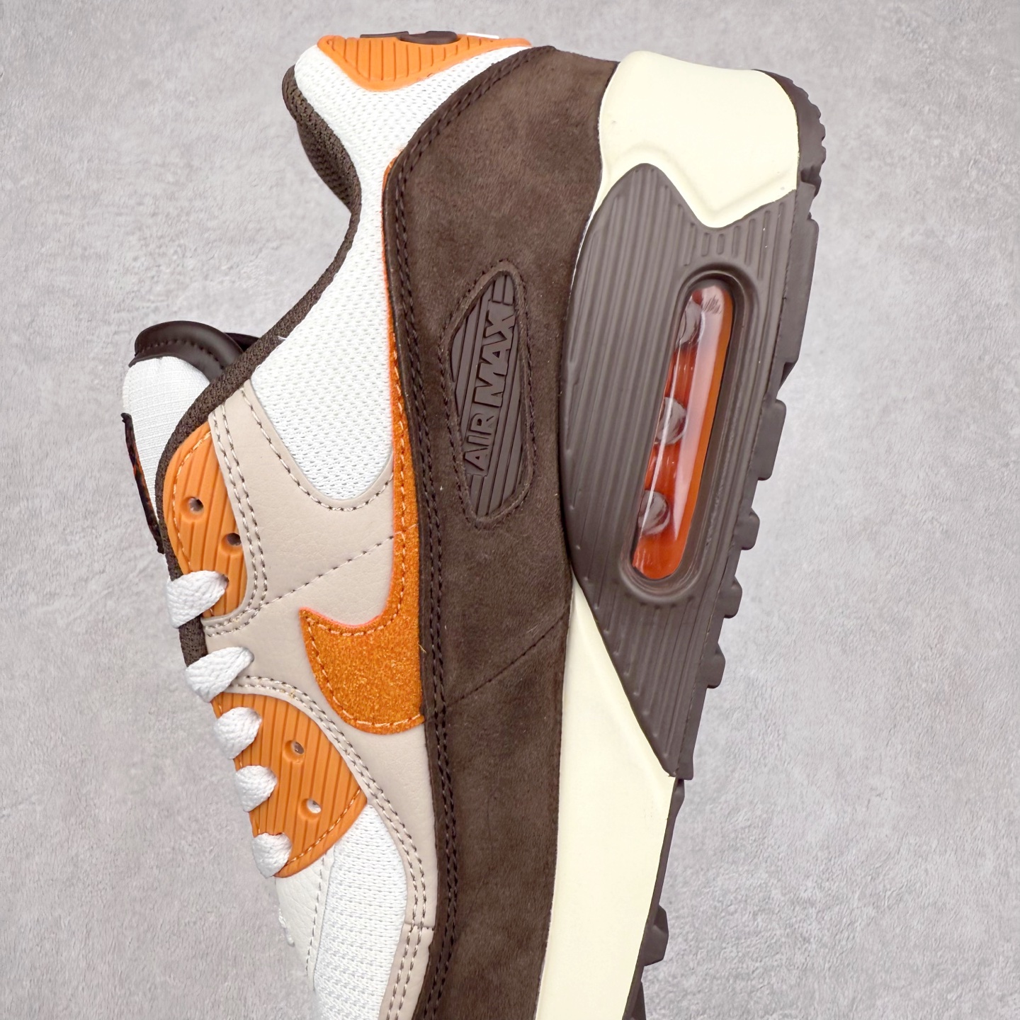 图片[7]-＃MX版 NK Air MAX 90 气垫复古减震跑步鞋 IB7680-100 经典重温 独家陆续补货 外单专供大厂出品 品质稳定 一百余色 终端操作 Air Max 90于1990年推出 来自Air Max系列 在Air Max 1的基础上改进而得 增加了气垫面积 外型上也更为流线 最特別的就是加入了菱纹塑胶嵌板 为Air Max 90增添了许多潮流气息 皮革鞋面 造就出色耐穿性和支撑力 Max Air缓震配置搭配泡棉中底 令Air Max 90轻盈而舒适 华夫格橡胶外底 铸就Air Max 90非凡的抓地力 而Air Max 90不仅是一双跑鞋 它成功跨越了时间的演进 成为了球鞋文化与潮流圈中最熟为人知的鞋款之一 尺码：36 36.5 37.5 38 38.5 39 40 40.5 41 42 42.5 43 44 44.5 45-选品中心