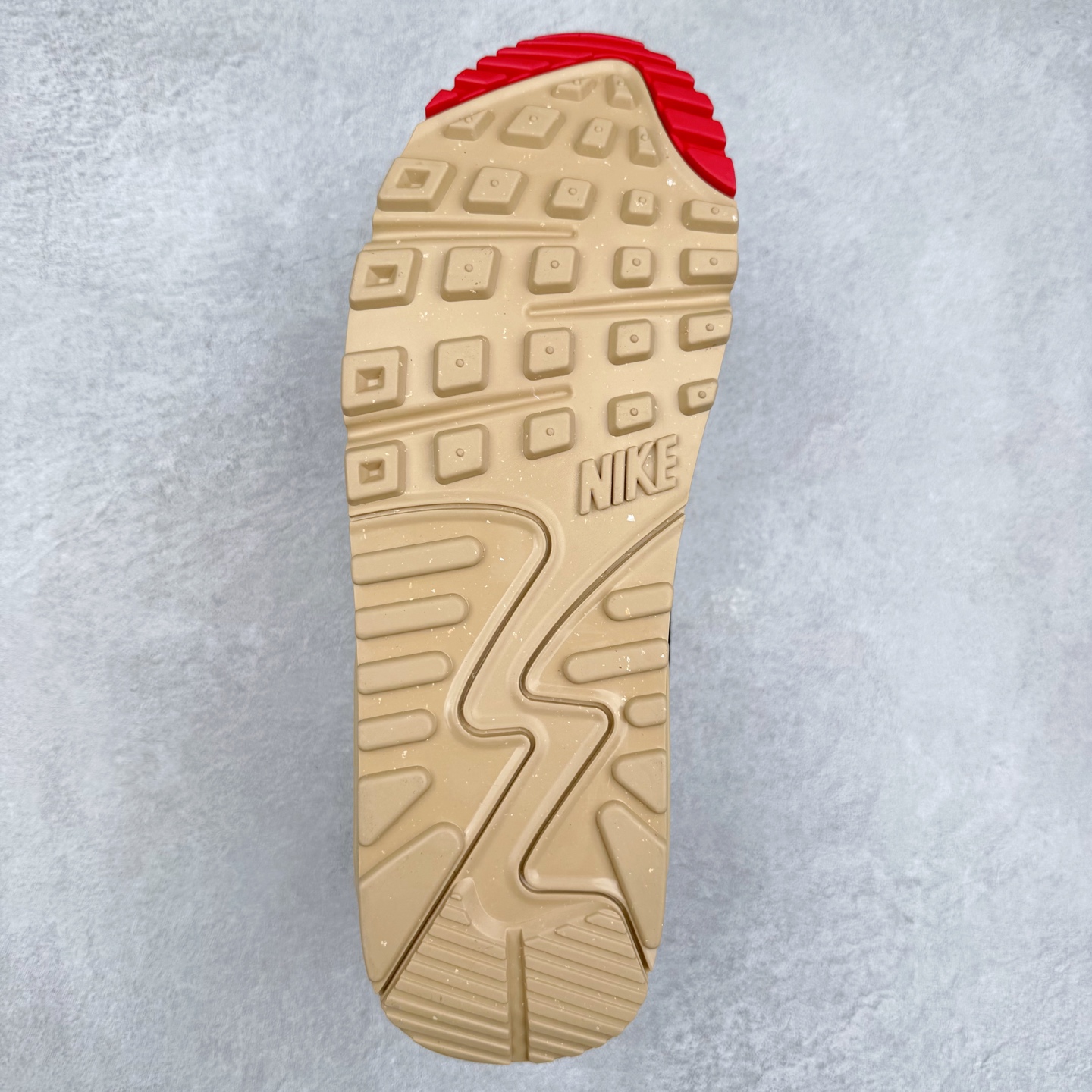 图片[9]-＃MX版 NK Air MAX 90 气垫复古减震跑步鞋 IB7680-100 经典重温 独家陆续补货 外单专供大厂出品 品质稳定 一百余色 终端操作 Air Max 90于1990年推出 来自Air Max系列 在Air Max 1的基础上改进而得 增加了气垫面积 外型上也更为流线 最特別的就是加入了菱纹塑胶嵌板 为Air Max 90增添了许多潮流气息 皮革鞋面 造就出色耐穿性和支撑力 Max Air缓震配置搭配泡棉中底 令Air Max 90轻盈而舒适 华夫格橡胶外底 铸就Air Max 90非凡的抓地力 而Air Max 90不仅是一双跑鞋 它成功跨越了时间的演进 成为了球鞋文化与潮流圈中最熟为人知的鞋款之一 尺码：36 36.5 37.5 38 38.5 39 40 40.5 41 42 42.5 43 44 44.5 45-选品中心