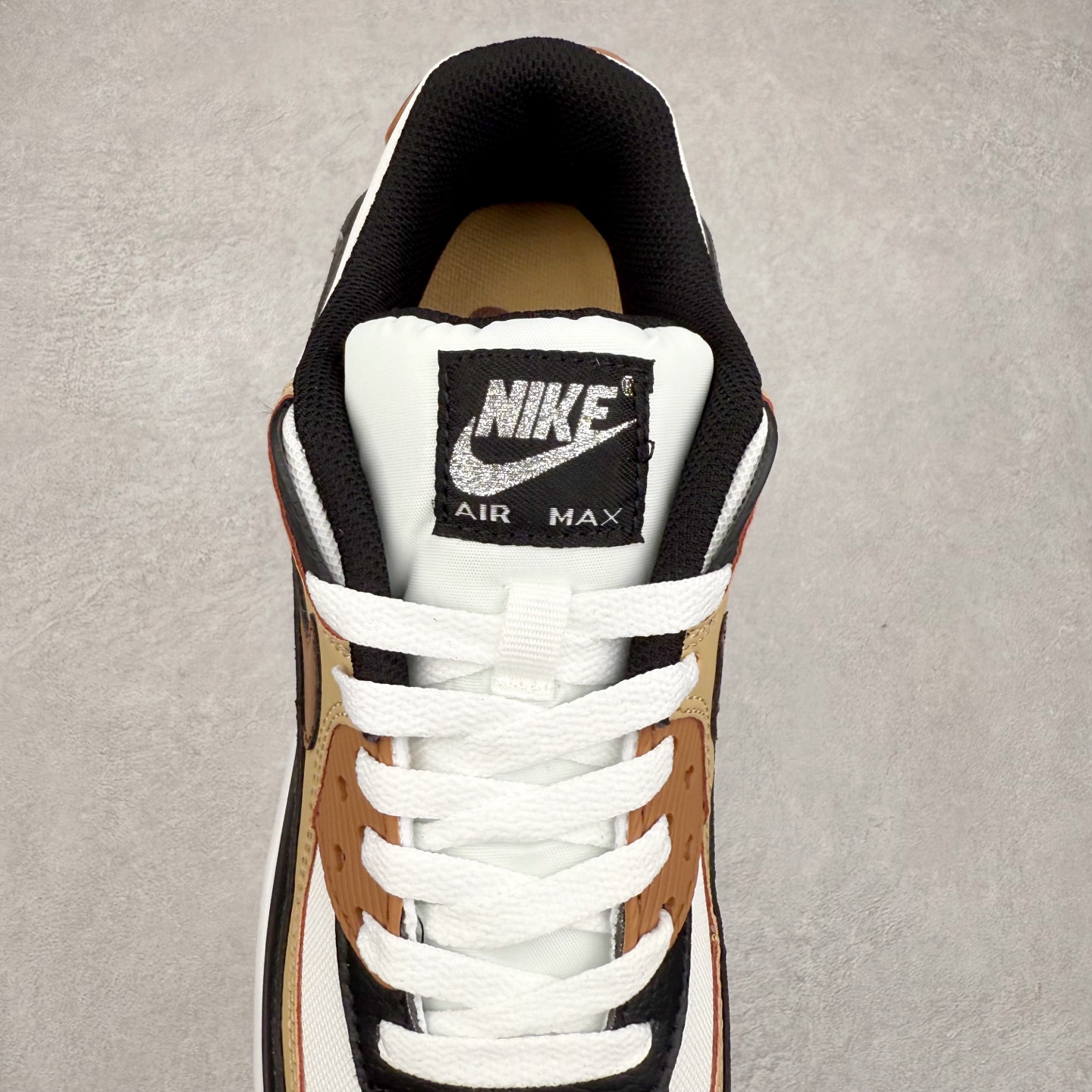 图片[5]-＃MX版 NK Air MAX 90 气垫复古减震跑步鞋 IB7680-100 经典重温 独家陆续补货 外单专供大厂出品 品质稳定 一百余色 终端操作 Air Max 90于1990年推出 来自Air Max系列 在Air Max 1的基础上改进而得 增加了气垫面积 外型上也更为流线 最特別的就是加入了菱纹塑胶嵌板 为Air Max 90增添了许多潮流气息 皮革鞋面 造就出色耐穿性和支撑力 Max Air缓震配置搭配泡棉中底 令Air Max 90轻盈而舒适 华夫格橡胶外底 铸就Air Max 90非凡的抓地力 而Air Max 90不仅是一双跑鞋 它成功跨越了时间的演进 成为了球鞋文化与潮流圈中最熟为人知的鞋款之一 尺码：36 36.5 37.5 38 38.5 39 40 40.5 41 42 42.5 43 44 44.5 45-选品中心