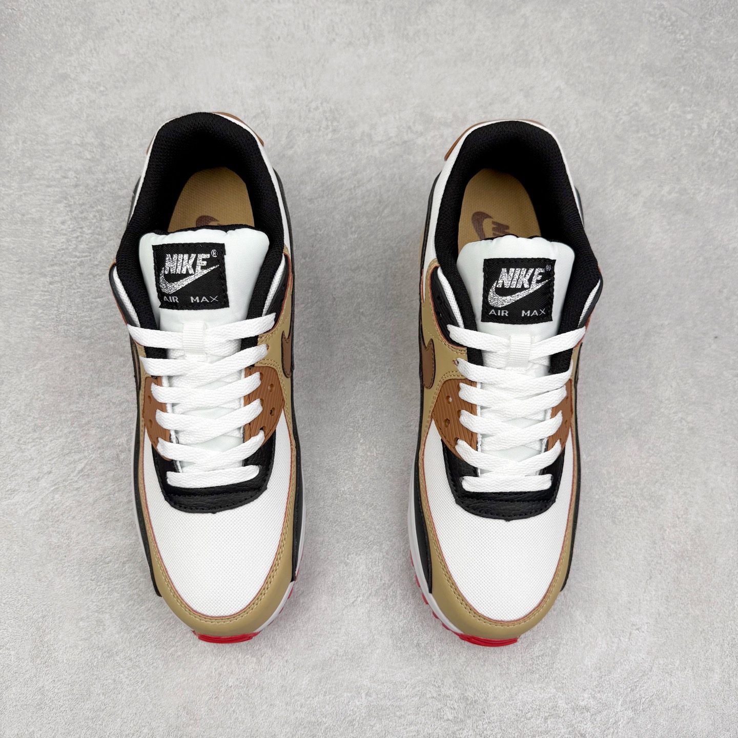 图片[2]-＃MX版 NK Air MAX 90 气垫复古减震跑步鞋 IB7680-100 经典重温 独家陆续补货 外单专供大厂出品 品质稳定 一百余色 终端操作 Air Max 90于1990年推出 来自Air Max系列 在Air Max 1的基础上改进而得 增加了气垫面积 外型上也更为流线 最特別的就是加入了菱纹塑胶嵌板 为Air Max 90增添了许多潮流气息 皮革鞋面 造就出色耐穿性和支撑力 Max Air缓震配置搭配泡棉中底 令Air Max 90轻盈而舒适 华夫格橡胶外底 铸就Air Max 90非凡的抓地力 而Air Max 90不仅是一双跑鞋 它成功跨越了时间的演进 成为了球鞋文化与潮流圈中最熟为人知的鞋款之一 尺码：36 36.5 37.5 38 38.5 39 40 40.5 41 42 42.5 43 44 44.5 45-选品中心