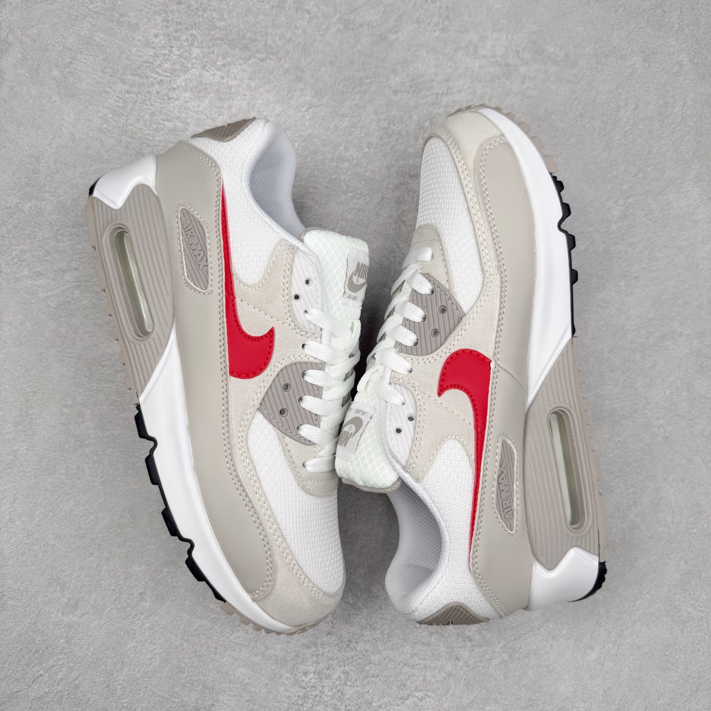 图片[3]-＃MX版 NK Air MAX 90 气垫复古减震跑步鞋 IB7680-100 经典重温 独家陆续补货 外单专供大厂出品 品质稳定 一百余色 终端操作 Air Max 90于1990年推出 来自Air Max系列 在Air Max 1的基础上改进而得 增加了气垫面积 外型上也更为流线 最特別的就是加入了菱纹塑胶嵌板 为Air Max 90增添了许多潮流气息 皮革鞋面 造就出色耐穿性和支撑力 Max Air缓震配置搭配泡棉中底 令Air Max 90轻盈而舒适 华夫格橡胶外底 铸就Air Max 90非凡的抓地力 而Air Max 90不仅是一双跑鞋 它成功跨越了时间的演进 成为了球鞋文化与潮流圈中最熟为人知的鞋款之一 尺码：36 36.5 37.5 38 38.5 39 40 40.5 41 42 42.5 43 44 44.5 45-选品中心