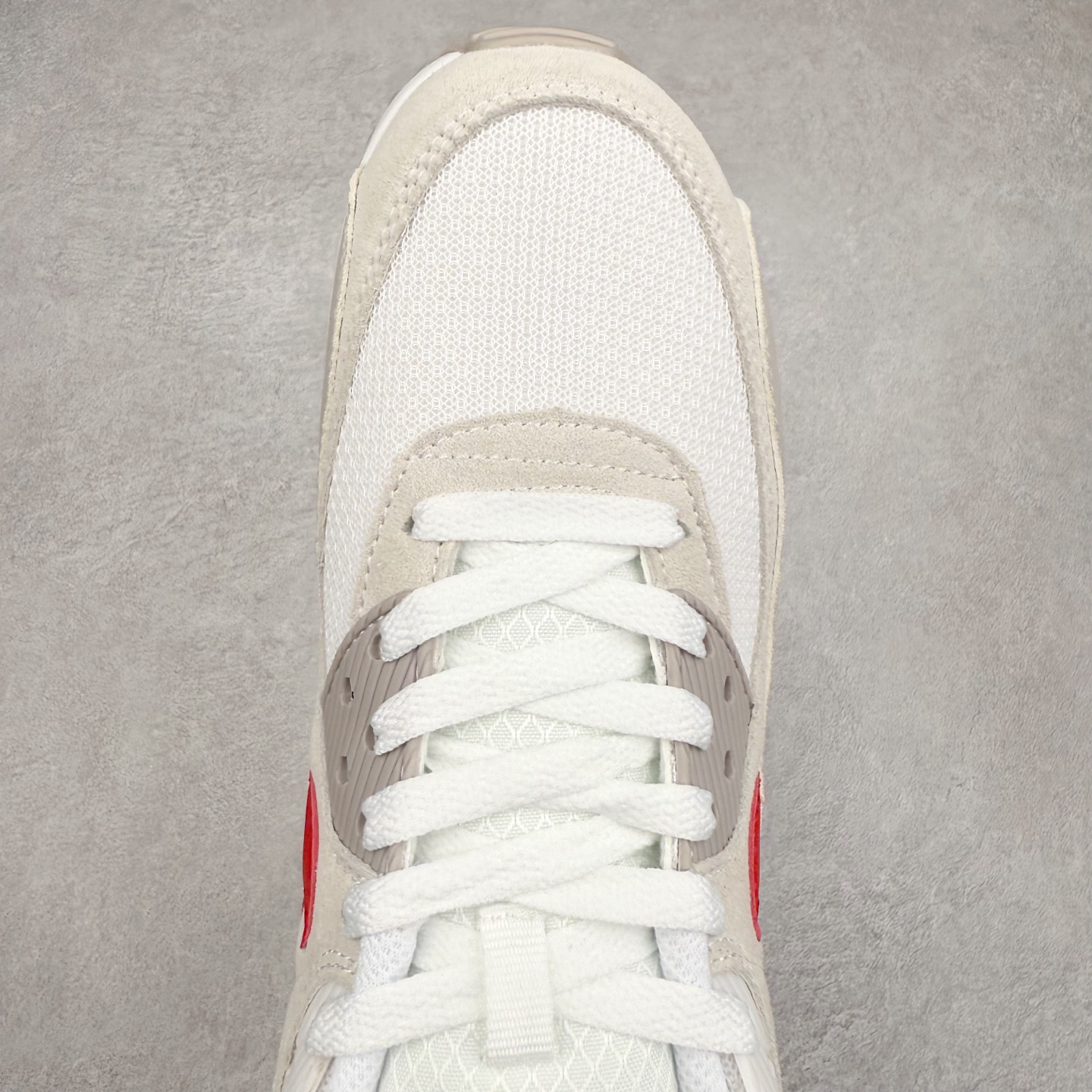 图片[4]-＃MX版 NK Air MAX 90 气垫复古减震跑步鞋 IB7680-100 经典重温 独家陆续补货 外单专供大厂出品 品质稳定 一百余色 终端操作 Air Max 90于1990年推出 来自Air Max系列 在Air Max 1的基础上改进而得 增加了气垫面积 外型上也更为流线 最特別的就是加入了菱纹塑胶嵌板 为Air Max 90增添了许多潮流气息 皮革鞋面 造就出色耐穿性和支撑力 Max Air缓震配置搭配泡棉中底 令Air Max 90轻盈而舒适 华夫格橡胶外底 铸就Air Max 90非凡的抓地力 而Air Max 90不仅是一双跑鞋 它成功跨越了时间的演进 成为了球鞋文化与潮流圈中最熟为人知的鞋款之一 尺码：36 36.5 37.5 38 38.5 39 40 40.5 41 42 42.5 43 44 44.5 45-选品中心