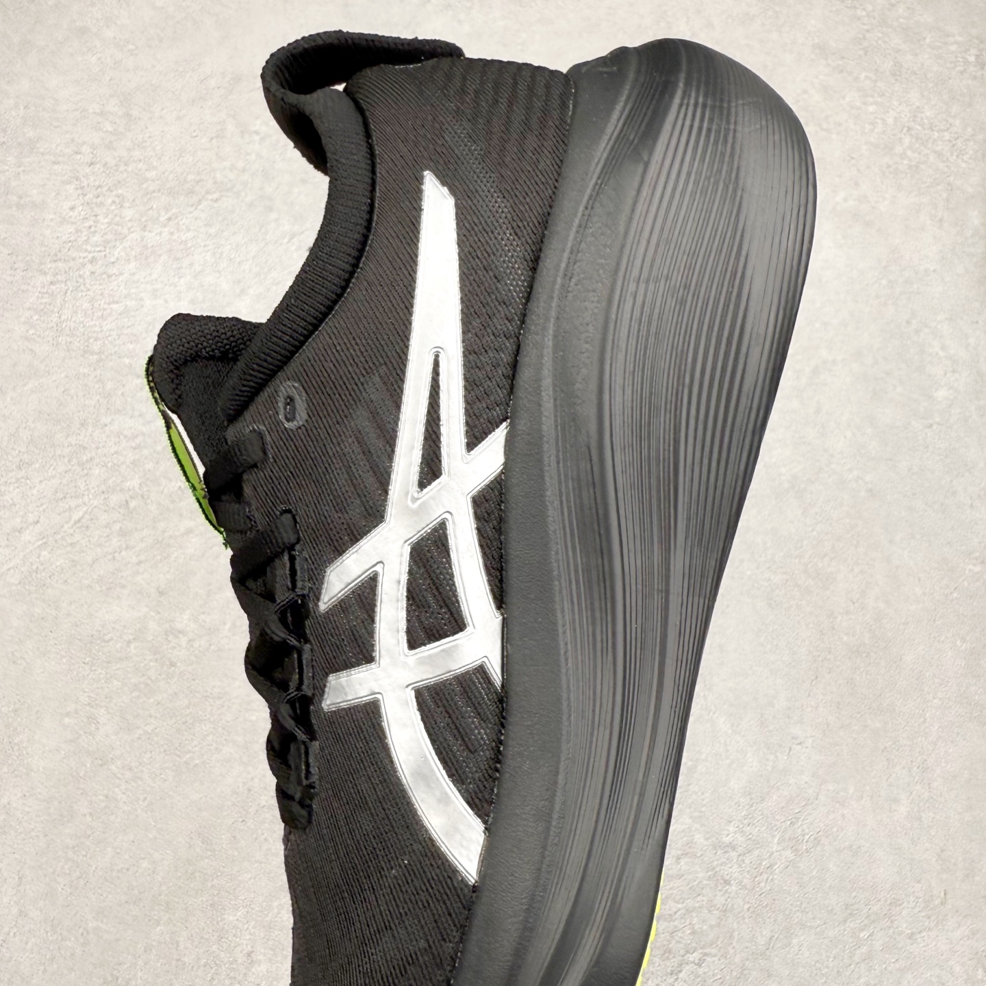 图片[7]-Asics Gel-Kayano 32 亚瑟士卡亚诺32代低帮专业有氧超轻量休闲运动全能慢跑鞋全球知名运动品牌ASICS正式推出新款GEL-KAYANO 32跑鞋，旨在通过全新稳定结构以提升产品可适性，满足跑者的足部稳定需求，让每一位跑者从起跑到结束都能够感受到焕然一新的稳定性与舒适性，从而帮助更多人找到身心平衡，获得自在舒适的健康生活方式。秉持着ASICS亚瑟士的设计哲学，全新一代GEL-KAYANO 32应运而生。为进一步升级产品的稳定性，GEL-KAYANO 采用了全新4D引导系统，通过内侧稳定装置提升可适性，满足足部稳定需求，帮助足弓迅速返回到平衡位置。作为基于生物力学研究打造的全新稳定结构，4D引导系统不仅提升了跑鞋对双脚的支撑性，它还将人体不同的运动状态纳入设计考量，帮助跑者在多种跑动强度下获得充足的稳定性和理想的舒适度。尺码：36 37 37.5 38 39.5 40 40.5 41.5 42 42.5 43.5 44 44.5 45-选品中心