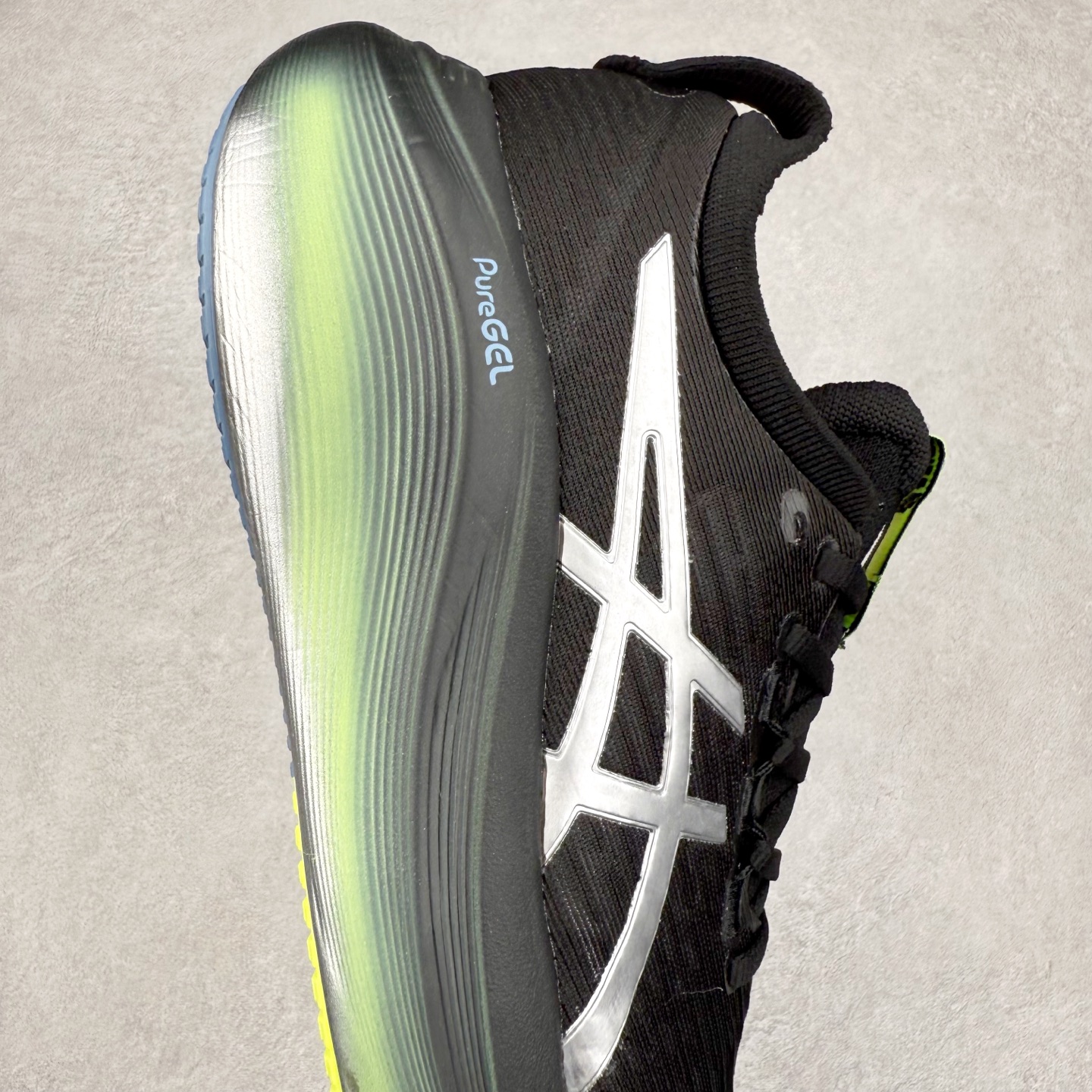 图片[6]-Asics Gel-Kayano 32 亚瑟士卡亚诺32代低帮专业有氧超轻量休闲运动全能慢跑鞋全球知名运动品牌ASICS正式推出新款GEL-KAYANO 32跑鞋，旨在通过全新稳定结构以提升产品可适性，满足跑者的足部稳定需求，让每一位跑者从起跑到结束都能够感受到焕然一新的稳定性与舒适性，从而帮助更多人找到身心平衡，获得自在舒适的健康生活方式。秉持着ASICS亚瑟士的设计哲学，全新一代GEL-KAYANO 32应运而生。为进一步升级产品的稳定性，GEL-KAYANO 采用了全新4D引导系统，通过内侧稳定装置提升可适性，满足足部稳定需求，帮助足弓迅速返回到平衡位置。作为基于生物力学研究打造的全新稳定结构，4D引导系统不仅提升了跑鞋对双脚的支撑性，它还将人体不同的运动状态纳入设计考量，帮助跑者在多种跑动强度下获得充足的稳定性和理想的舒适度。尺码：36 37 37.5 38 39.5 40 40.5 41.5 42 42.5 43.5 44 44.5 45-选品中心