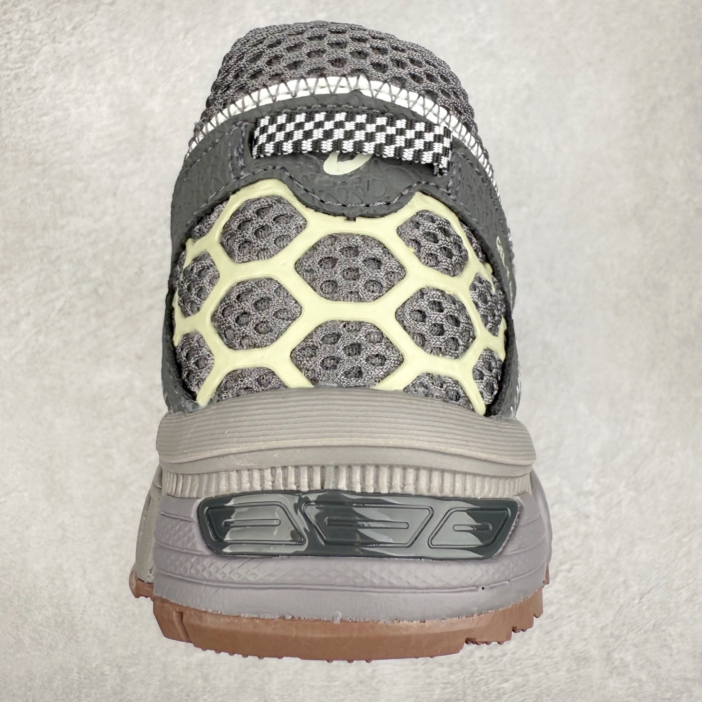 图片[8]-ASICS GEL-KAHANA K8 亚瑟士越野跑步鞋抓地稳定运动鞋缓震耐磨跑鞋 GEL-KAHANA系列为实用级越野跑鞋 融合机能和户外潮流强势回归 核心科技GEL内置于后跟 配合SPEVA弹性中底 减轻落地时地面对脚部的冲击力 中底内侧DYNAMIC DUOMAX 双密度防倾斜装置和中足补强结构 以及后跟几何形状构造 多方面支撑保护 AHAR耐磨橡胶大底 配合沟槽纹路设计 增强抓地力 后足GEL缓冲系统 减轻冲击时的冲击 实现平稳过渡 Trusstic系统 减少鞋底的重量 同时保留了鞋子结构的完整性 尺码：36 37 38 39 39.5 40 40.5 41.5 42 42.5 43.5 44 45-选品中心