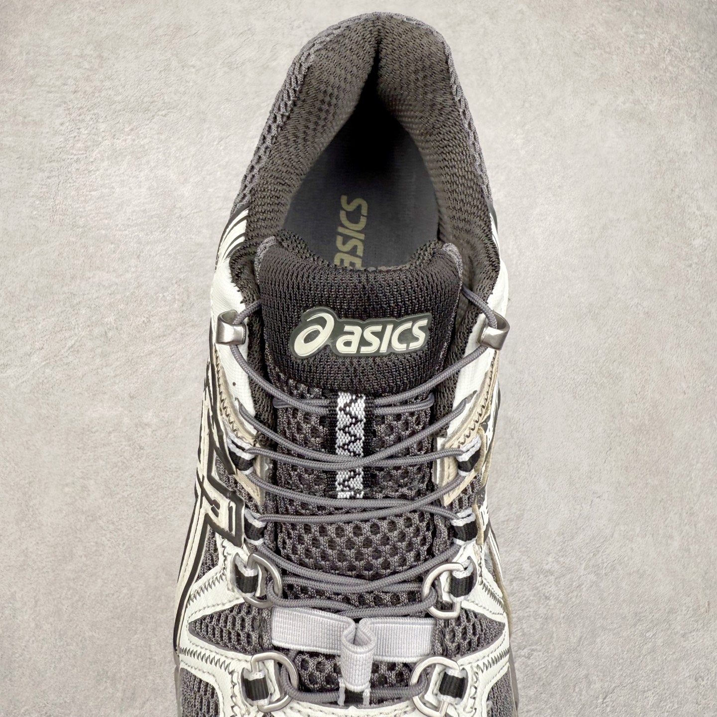 图片[5]-ASICS GEL-KAHANA K8 亚瑟士越野跑步鞋抓地稳定运动鞋缓震耐磨跑鞋 GEL-KAHANA系列为实用级越野跑鞋 融合机能和户外潮流强势回归 核心科技GEL内置于后跟 配合SPEVA弹性中底 减轻落地时地面对脚部的冲击力 中底内侧DYNAMIC DUOMAX 双密度防倾斜装置和中足补强结构 以及后跟几何形状构造 多方面支撑保护 AHAR耐磨橡胶大底 配合沟槽纹路设计 增强抓地力 后足GEL缓冲系统 减轻冲击时的冲击 实现平稳过渡 Trusstic系统 减少鞋底的重量 同时保留了鞋子结构的完整性 尺码：36 37 38 39 39.5 40 40.5 41.5 42 42.5 43.5 44 45-选品中心