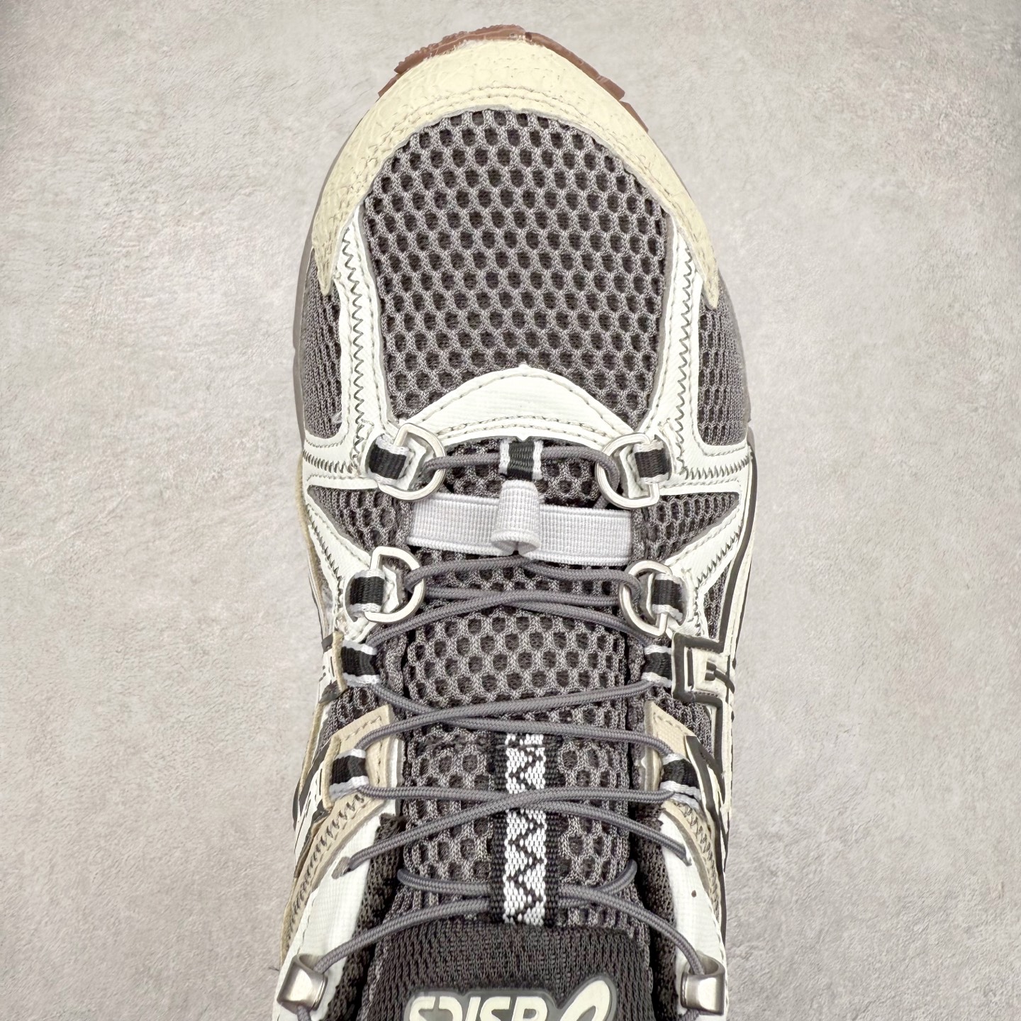 图片[4]-ASICS GEL-KAHANA K8 亚瑟士越野跑步鞋抓地稳定运动鞋缓震耐磨跑鞋 GEL-KAHANA系列为实用级越野跑鞋 融合机能和户外潮流强势回归 核心科技GEL内置于后跟 配合SPEVA弹性中底 减轻落地时地面对脚部的冲击力 中底内侧DYNAMIC DUOMAX 双密度防倾斜装置和中足补强结构 以及后跟几何形状构造 多方面支撑保护 AHAR耐磨橡胶大底 配合沟槽纹路设计 增强抓地力 后足GEL缓冲系统 减轻冲击时的冲击 实现平稳过渡 Trusstic系统 减少鞋底的重量 同时保留了鞋子结构的完整性 尺码：36 37 38 39 39.5 40 40.5 41.5 42 42.5 43.5 44 45-选品中心