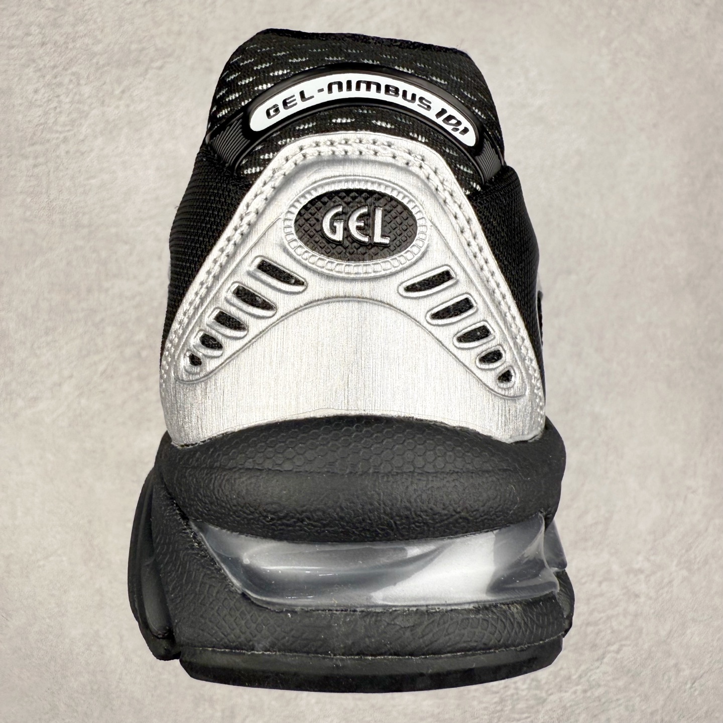 图片[8]-ASICS Gel-Nimbus 10.1 亚瑟士雨云10.1代系列轻量缓震休闲运动跑步鞋 近年来，运动鞋市场迎来了一个新的设计潮流：通过融合艺术与技术，赋予运动鞋更多的时尚元素和创新设计。作为市场中的领导者之一，ASICS（亚瑟士）一向以其技术创新和卓越的鞋款设计著称。而另一个前卫的实验鞋类品牌EMPTY BEHAVIOR，以其非凡的创意和探索，尤其对未来主义和非传统材料的热情撞击，从业界中脱颖而出。两者的合作，以推出特别版的GEL-NIMBUS™ 10.1鞋款——主题为“EVEN MY SHOE IS ART”为标志，为运动鞋设计涉入一个全新的高度。尺码：36 37 37.5 38 39 39.5 40.5 41.5 42 42.5 43.5 44 44.5 45-选品中心