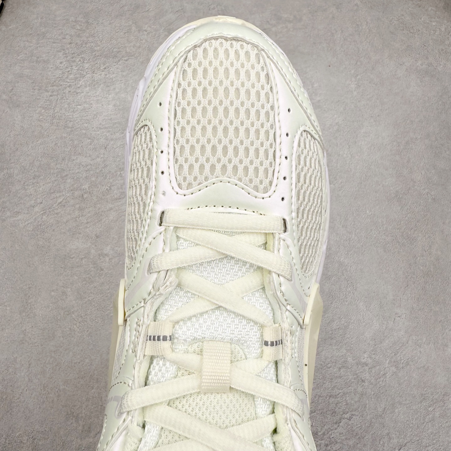 图片[4]-NK V5 RNR 舒适百搭防滑耐磨低帮跑步鞋 IH6355-047 舒适有型适合日常穿着 该鞋款延续千禧年经典设计搭载泡绵中底 厚实而轻盈匠心细节巧搭立体耐克勾标志焕新演绎复古跑鞋 鞋款从千禧年美学汲取灵感 混搭多种材质突显层次感立体感和传统跑步风范 尺码：36 36.5 37.5 38 38.5 39 40 40.5 41 42 42.5 43 44 44.5 45-选品中心