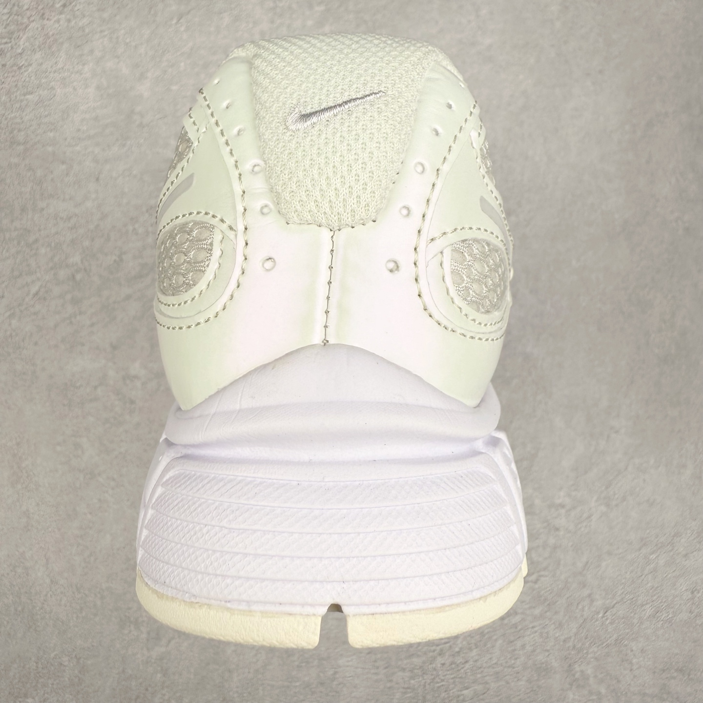 图片[8]-NK V5 RNR 舒适百搭防滑耐磨低帮跑步鞋 IH6355-047 舒适有型适合日常穿着 该鞋款延续千禧年经典设计搭载泡绵中底 厚实而轻盈匠心细节巧搭立体耐克勾标志焕新演绎复古跑鞋 鞋款从千禧年美学汲取灵感 混搭多种材质突显层次感立体感和传统跑步风范 尺码：36 36.5 37.5 38 38.5 39 40 40.5 41 42 42.5 43 44 44.5 45-选品中心