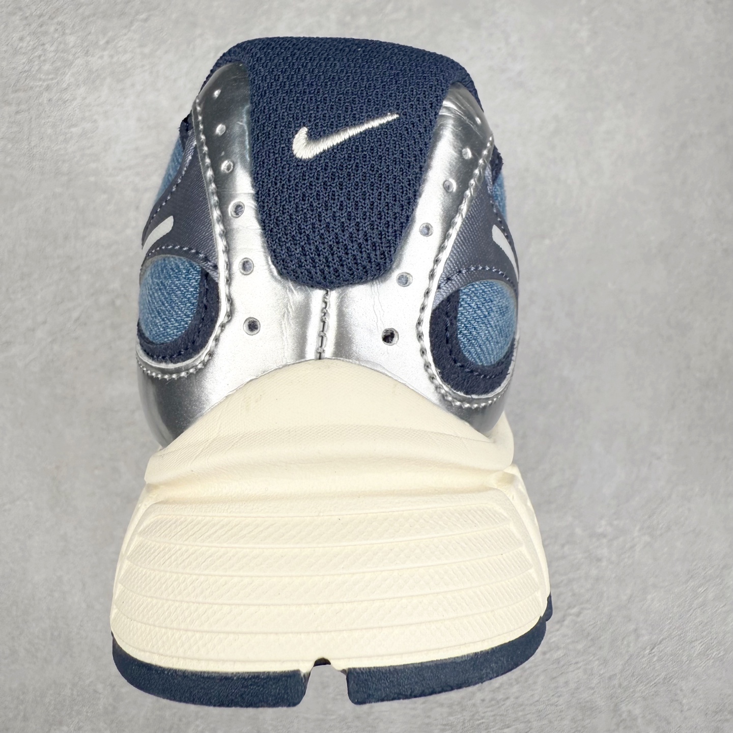 图片[8]-NK V5 RNR 舒适百搭防滑耐磨低帮跑步鞋 IF3649-006 舒适有型适合日常穿着 该鞋款延续千禧年经典设计搭载泡绵中底 厚实而轻盈匠心细节巧搭立体耐克勾标志焕新演绎复古跑鞋 鞋款从千禧年美学汲取灵感 混搭多种材质突显层次感立体感和传统跑步风范 尺码：36 36.5 37.5 38 38.5 39 40 40.5 41 42 42.5 43 44 44.5 45-选品中心