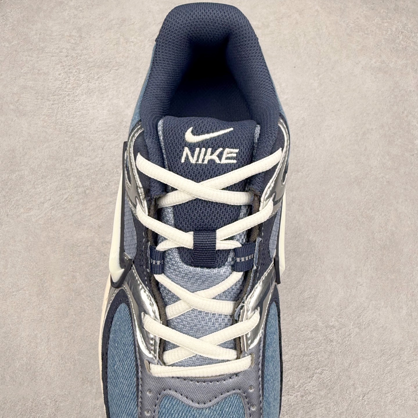 图片[5]-NK V5 RNR 舒适百搭防滑耐磨低帮跑步鞋 IF3649-006 舒适有型适合日常穿着 该鞋款延续千禧年经典设计搭载泡绵中底 厚实而轻盈匠心细节巧搭立体耐克勾标志焕新演绎复古跑鞋 鞋款从千禧年美学汲取灵感 混搭多种材质突显层次感立体感和传统跑步风范 尺码：36 36.5 37.5 38 38.5 39 40 40.5 41 42 42.5 43 44 44.5 45-选品中心