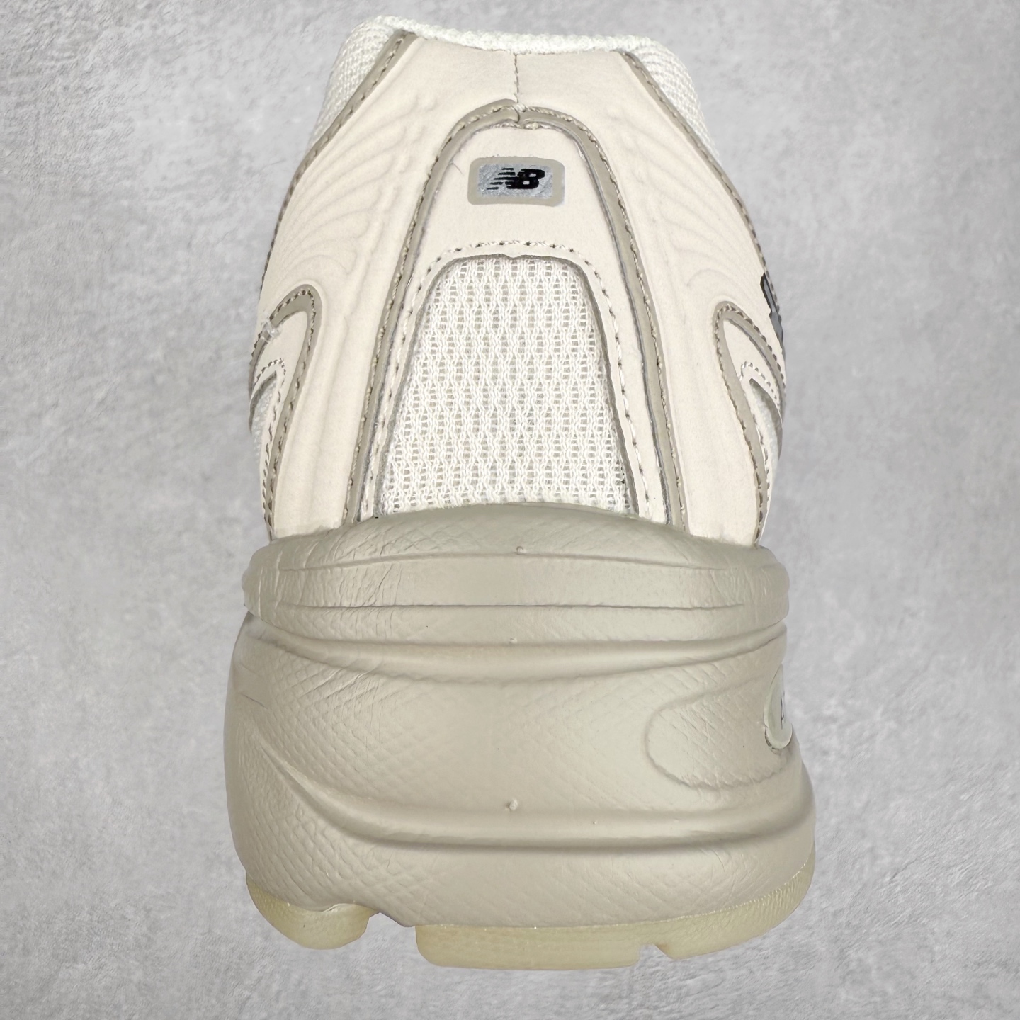 图片[8]-＃DT纯原 New Balance MR740 NB新百伦系列复古老爹风休闲运动慢跑鞋 采用轻质牛剖革拼接透气网眼衬垫织物鞋面材质 T-Beam大底提供足步弓支撑 保持步态稳定#后跟搭载外露缓震胶 鞋身整体以各种深浅不一的灰色覆盖 鞋头以淡蓝色调装饰，网眼衬垫通过不规律的色块实现做旧的美感 泛黄的鞋底更是进一步增添了复古气息 尺码：36 37 37.5 38 38.5 39.5 40 40.5 41.5 42 42.5 43 44 44.5 45-选品中心