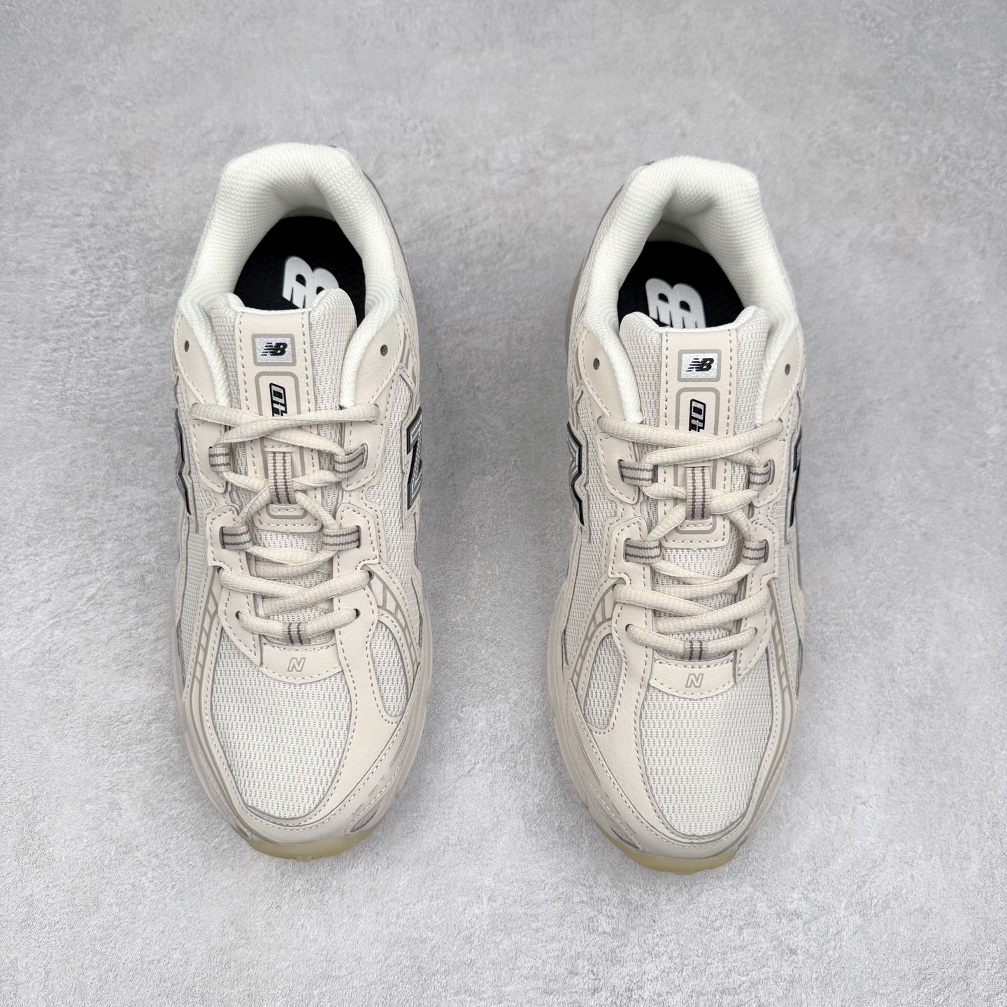 图片[2]-＃DT纯原 New Balance MR740 NB新百伦系列复古老爹风休闲运动慢跑鞋 采用轻质牛剖革拼接透气网眼衬垫织物鞋面材质 T-Beam大底提供足步弓支撑 保持步态稳定#后跟搭载外露缓震胶 鞋身整体以各种深浅不一的灰色覆盖 鞋头以淡蓝色调装饰，网眼衬垫通过不规律的色块实现做旧的美感 泛黄的鞋底更是进一步增添了复古气息 尺码：36 37 37.5 38 38.5 39.5 40 40.5 41.5 42 42.5 43 44 44.5 45-选品中心