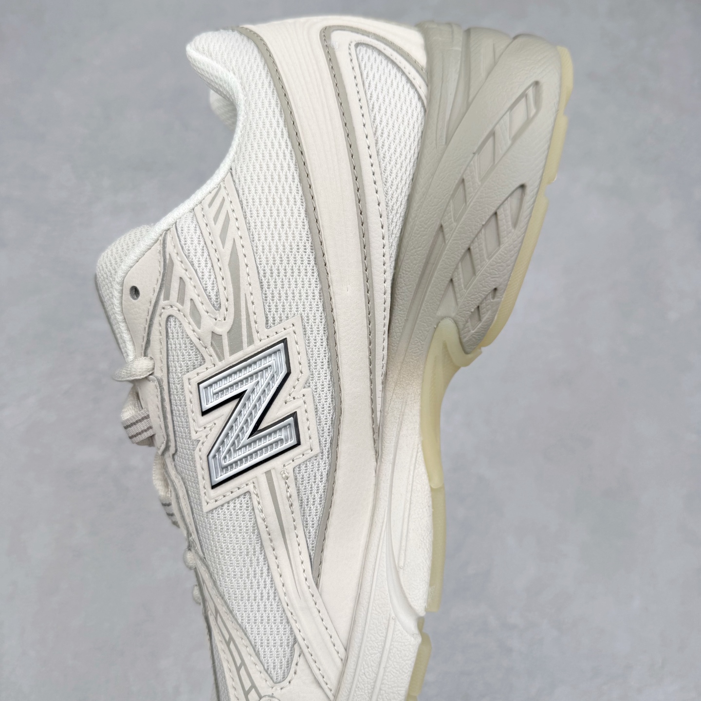 图片[7]-＃DT纯原 New Balance MR740 NB新百伦系列复古老爹风休闲运动慢跑鞋 采用轻质牛剖革拼接透气网眼衬垫织物鞋面材质 T-Beam大底提供足步弓支撑 保持步态稳定#后跟搭载外露缓震胶 鞋身整体以各种深浅不一的灰色覆盖 鞋头以淡蓝色调装饰，网眼衬垫通过不规律的色块实现做旧的美感 泛黄的鞋底更是进一步增添了复古气息 尺码：36 37 37.5 38 38.5 39.5 40 40.5 41.5 42 42.5 43 44 44.5 45-选品中心