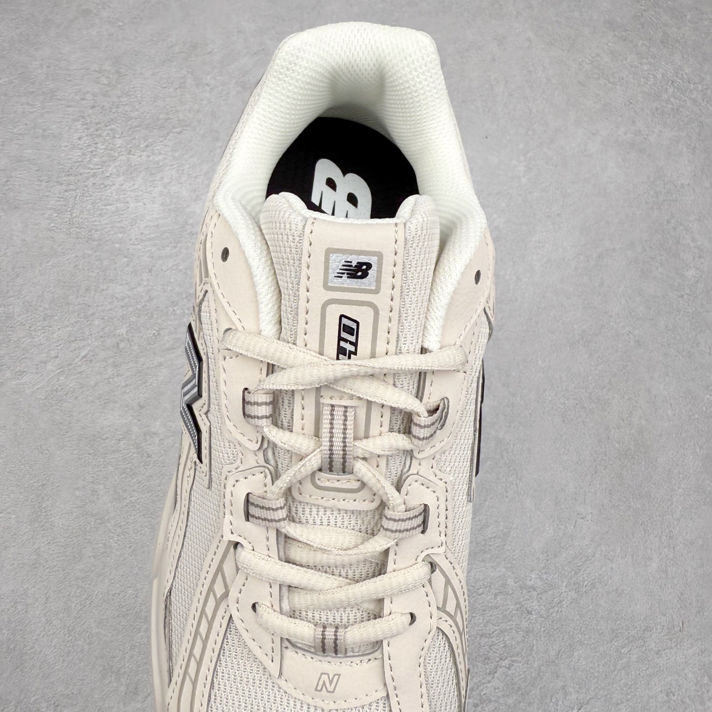 图片[5]-＃DT纯原 New Balance MR740 NB新百伦系列复古老爹风休闲运动慢跑鞋 采用轻质牛剖革拼接透气网眼衬垫织物鞋面材质 T-Beam大底提供足步弓支撑 保持步态稳定#后跟搭载外露缓震胶 鞋身整体以各种深浅不一的灰色覆盖 鞋头以淡蓝色调装饰，网眼衬垫通过不规律的色块实现做旧的美感 泛黄的鞋底更是进一步增添了复古气息 尺码：36 37 37.5 38 38.5 39.5 40 40.5 41.5 42 42.5 43 44 44.5 45-选品中心