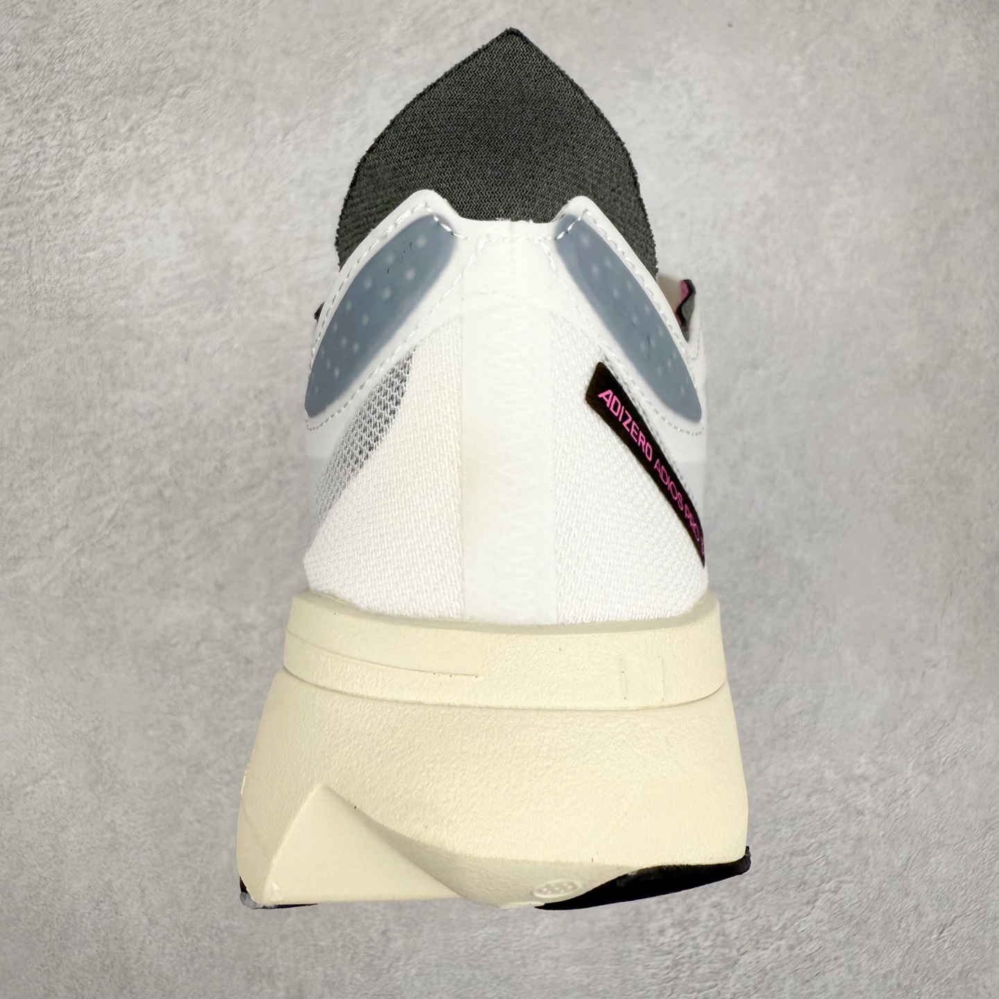 图片[8]-AD Adizero Adios Pro 3 马拉松竞速专业跑鞋 GV7067 CELERMESH针织网面非常轻薄 纤维间的缝隙很大 可以保证跑步时的透气、排汗效果 鞋舌直接与两侧的内衬和鞋底连接在一起 在跑步过程中不会被鞋舌的左右移动所困扰 在标准鞋带孔的基础上再拓宽一组鞋带孔 适合不同脚型的需求 突破性 EnergyRods 技术，有助于跑者实现更好的成绩 中底独特的LIGHTSTRIKE PRO泡棉材质 微弹感觉在跑步过程中给予了良好的支撑体验 对于顶级精英和高水平进阶跑者来说 ADIOS PRO是一双值得信赖的竞速比赛用鞋 尺码：36 36.5 37.5 38 38.5 39 40 40.5 41 42 42.5 43 44 44.5 45-选品中心