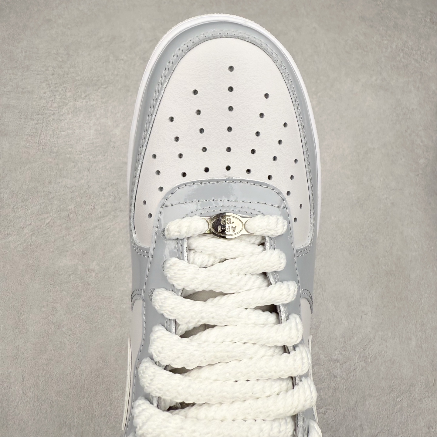 图片[4]-NK Air Force 1´07 Low 空军一号低帮百搭休闲运动板鞋 HV9405-001 柔软、弹性十足的缓震性能和出色的中底设计 横跨复古与现代的外型结合 造就出风靡全球 三十多年的Force 1 直到今天还深受青睐 实拍调校N版已经零色差零失真 百分百还原实物色彩所见即所得 不存在货不对板色差等低级问题 选购参考实物拍摄 不混卖不参货 只用心做好货严格选品 承诺混一赔十 尺码：36 36.5 37.5 38 38.5 39 40 40.5 41 42 42.5 43 44 44.5 45-选品中心