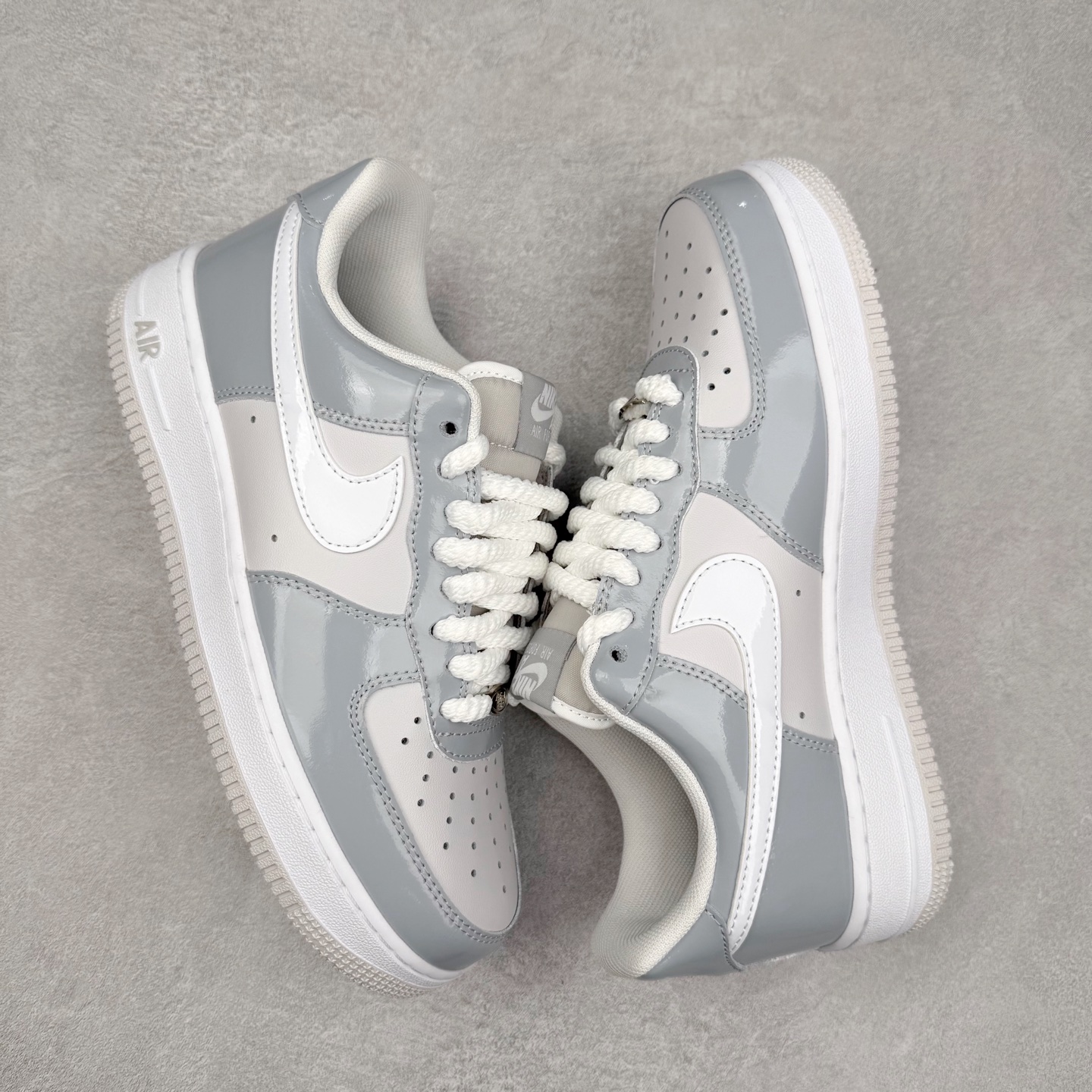 图片[3]-NK Air Force 1´07 Low 空军一号低帮百搭休闲运动板鞋 HV9405-001 柔软、弹性十足的缓震性能和出色的中底设计 横跨复古与现代的外型结合 造就出风靡全球 三十多年的Force 1 直到今天还深受青睐 实拍调校N版已经零色差零失真 百分百还原实物色彩所见即所得 不存在货不对板色差等低级问题 选购参考实物拍摄 不混卖不参货 只用心做好货严格选品 承诺混一赔十 尺码：36 36.5 37.5 38 38.5 39 40 40.5 41 42 42.5 43 44 44.5 45-选品中心