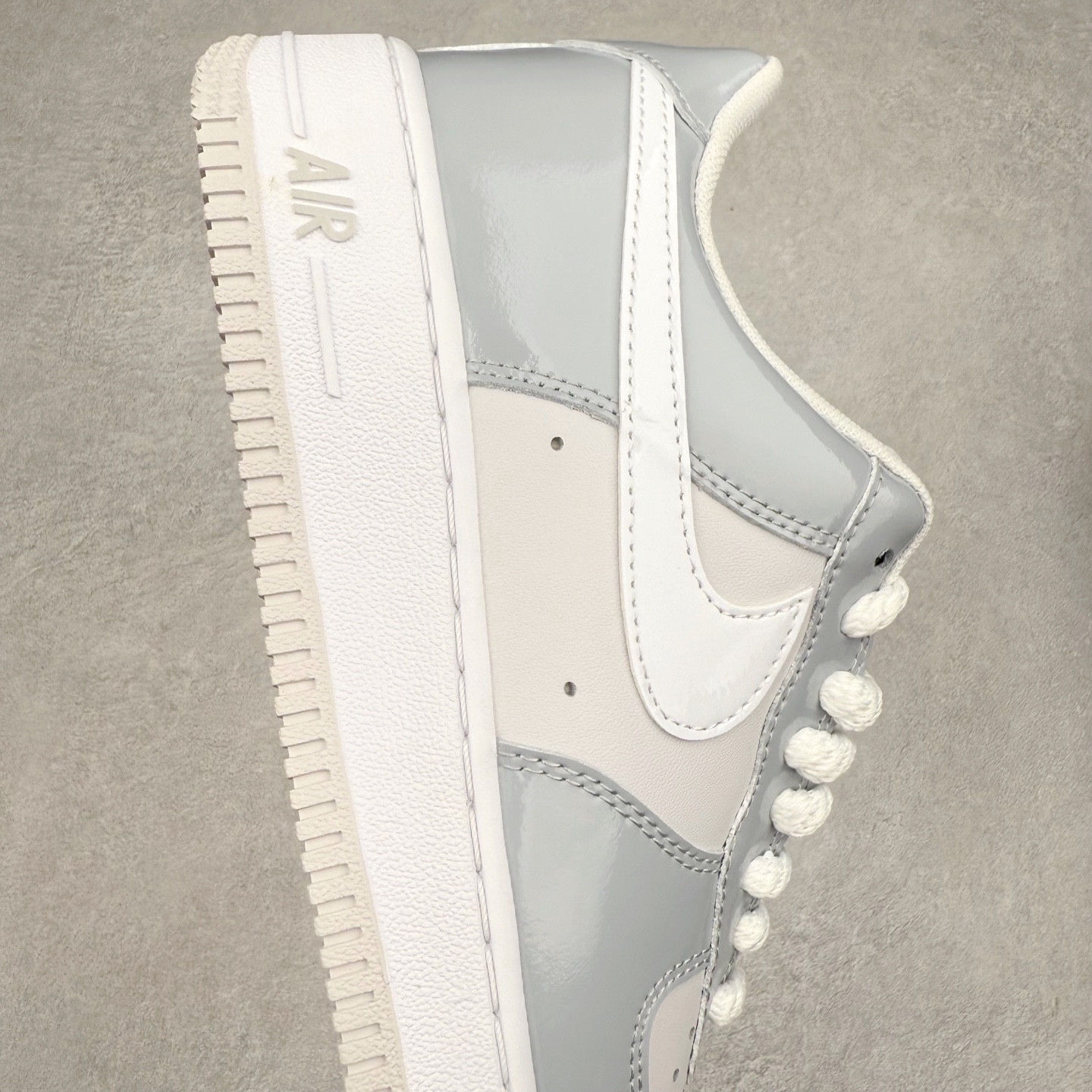 图片[6]-NK Air Force 1´07 Low 空军一号低帮百搭休闲运动板鞋 HV9405-001 柔软、弹性十足的缓震性能和出色的中底设计 横跨复古与现代的外型结合 造就出风靡全球 三十多年的Force 1 直到今天还深受青睐 实拍调校N版已经零色差零失真 百分百还原实物色彩所见即所得 不存在货不对板色差等低级问题 选购参考实物拍摄 不混卖不参货 只用心做好货严格选品 承诺混一赔十 尺码：36 36.5 37.5 38 38.5 39 40 40.5 41 42 42.5 43 44 44.5 45-选品中心