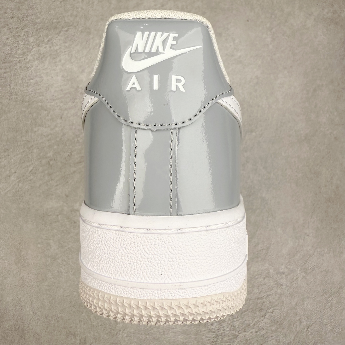 图片[8]-NK Air Force 1´07 Low 空军一号低帮百搭休闲运动板鞋 HV9405-001 柔软、弹性十足的缓震性能和出色的中底设计 横跨复古与现代的外型结合 造就出风靡全球 三十多年的Force 1 直到今天还深受青睐 实拍调校N版已经零色差零失真 百分百还原实物色彩所见即所得 不存在货不对板色差等低级问题 选购参考实物拍摄 不混卖不参货 只用心做好货严格选品 承诺混一赔十 尺码：36 36.5 37.5 38 38.5 39 40 40.5 41 42 42.5 43 44 44.5 45-选品中心