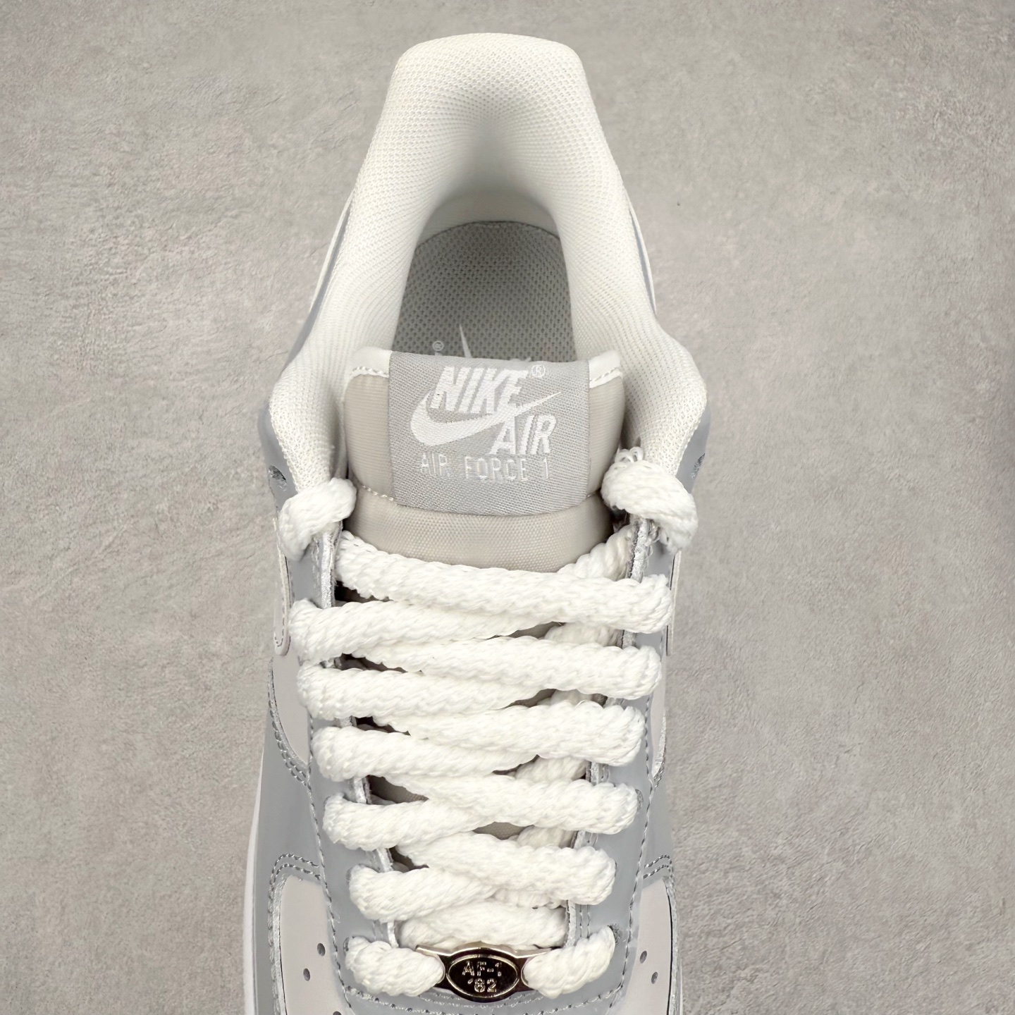 图片[5]-NK Air Force 1´07 Low 空军一号低帮百搭休闲运动板鞋 HV9405-001 柔软、弹性十足的缓震性能和出色的中底设计 横跨复古与现代的外型结合 造就出风靡全球 三十多年的Force 1 直到今天还深受青睐 实拍调校N版已经零色差零失真 百分百还原实物色彩所见即所得 不存在货不对板色差等低级问题 选购参考实物拍摄 不混卖不参货 只用心做好货严格选品 承诺混一赔十 尺码：36 36.5 37.5 38 38.5 39 40 40.5 41 42 42.5 43 44 44.5 45-选品中心