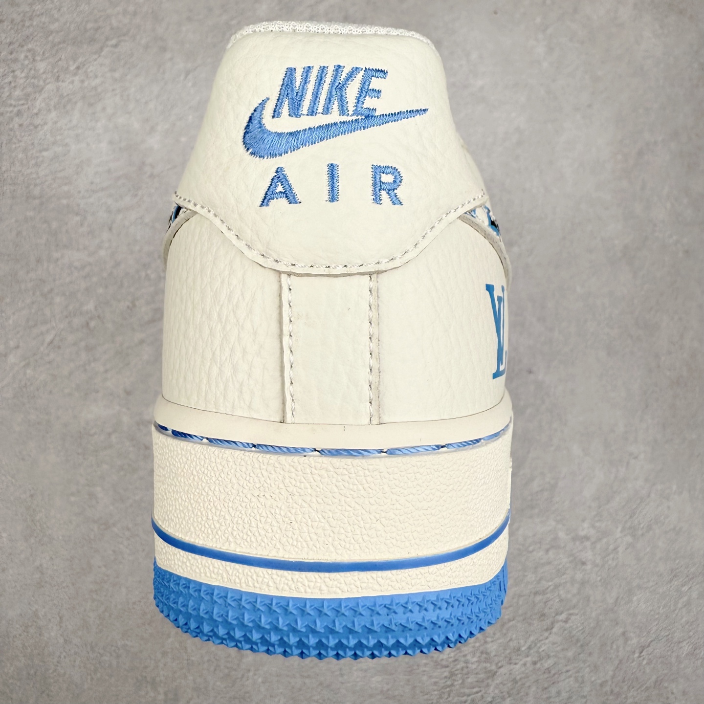 图片[8]-NK Air Force 1´07 Low 空军一号低帮百搭休闲运动板鞋 LW9279-017 柔软、弹性十足的缓震性能和出色的中底设计 横跨复古与现代的外型结合 造就出风靡全球 三十多年的Force 1 直到今天还深受青睐 实拍调校N版已经零色差零失真 百分百还原实物色彩所见即所得 不存在货不对板色差等低级问题 选购参考实物拍摄 不混卖不参货 只用心做好货严格选品 承诺混一赔十 尺码：36 36.5 37.5 38 38.5 39 40 40.5 41 42 42.5 43 44 44.5 45-选品中心