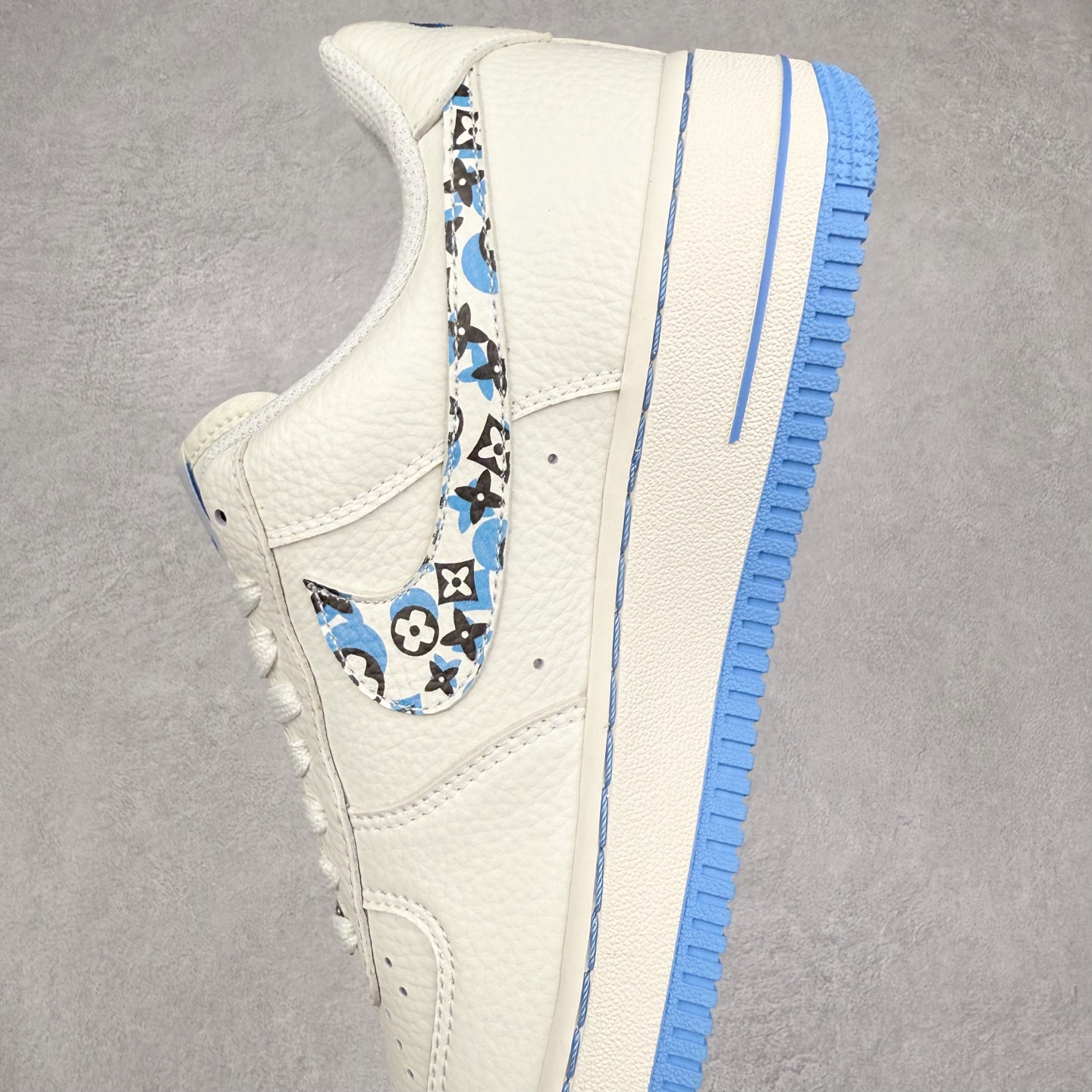 图片[7]-NK Air Force 1´07 Low 空军一号低帮百搭休闲运动板鞋 LW9279-017 柔软、弹性十足的缓震性能和出色的中底设计 横跨复古与现代的外型结合 造就出风靡全球 三十多年的Force 1 直到今天还深受青睐 实拍调校N版已经零色差零失真 百分百还原实物色彩所见即所得 不存在货不对板色差等低级问题 选购参考实物拍摄 不混卖不参货 只用心做好货严格选品 承诺混一赔十 尺码：36 36.5 37.5 38 38.5 39 40 40.5 41 42 42.5 43 44 44.5 45-选品中心