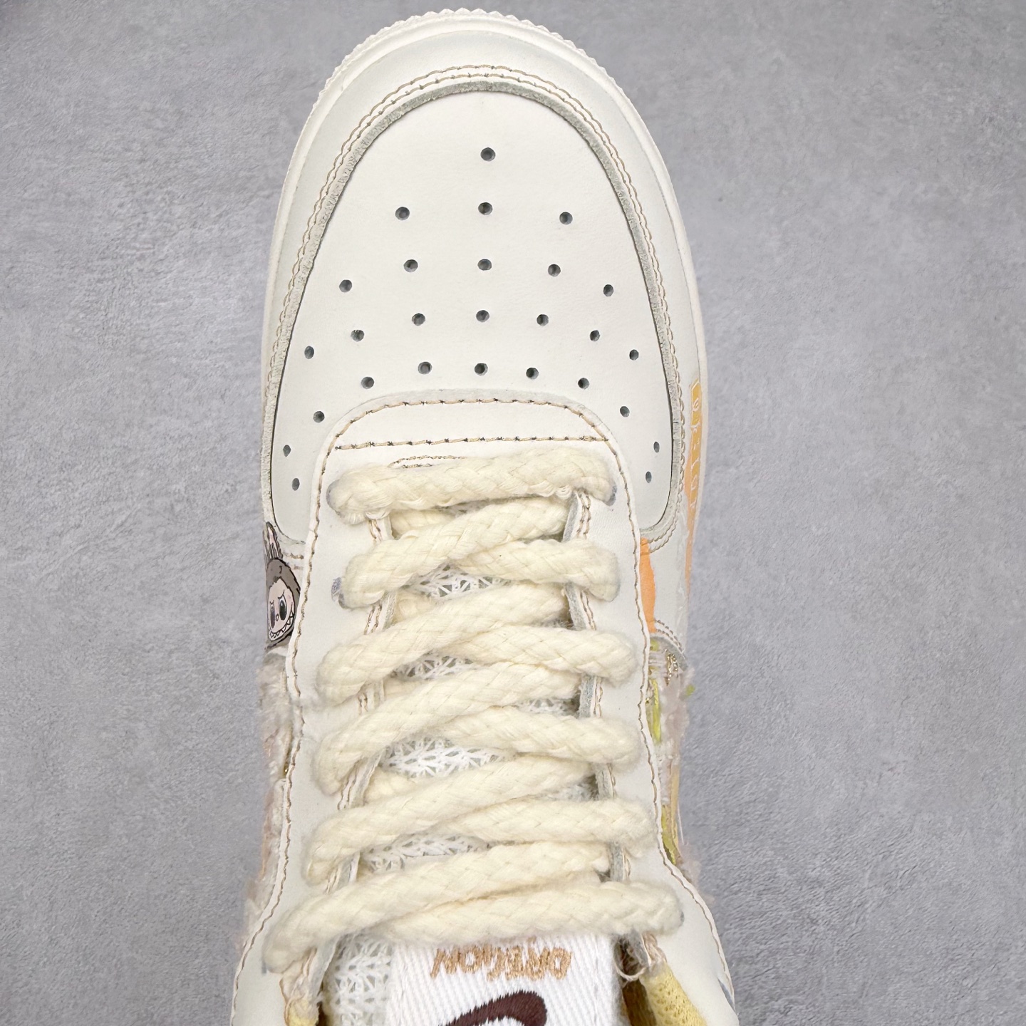 图片[4]-NK Air Force 1´07 Low 空军一号低帮百搭休闲运动板鞋 FJ7740-610 柔软、弹性十足的缓震性能和出色的中底设计 横跨复古与现代的外型结合 造就出风靡全球 三十多年的Force 1 直到今天还深受青睐 实拍调校N版已经零色差零失真 百分百还原实物色彩所见即所得 不存在货不对板色差等低级问题 选购参考实物拍摄 不混卖不参货 只用心做好货严格选品 承诺混一赔十 尺码：36 36.5 37.5 38 38.5 39 40 40.5 41 42 42.5 43 44 44.5 45-选品中心