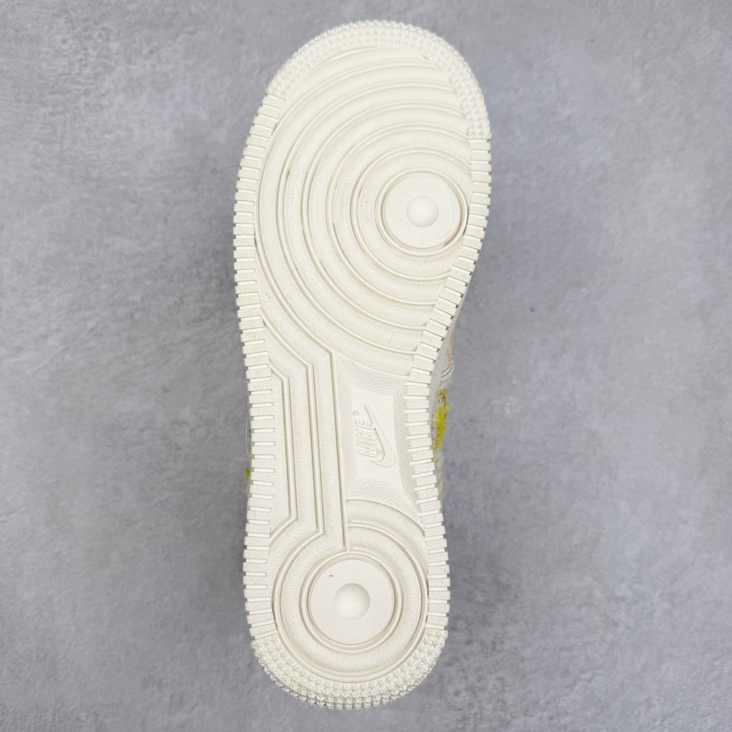 图片[9]-NK Air Force 1´07 Low 空军一号低帮百搭休闲运动板鞋 FJ7740-610 柔软、弹性十足的缓震性能和出色的中底设计 横跨复古与现代的外型结合 造就出风靡全球 三十多年的Force 1 直到今天还深受青睐 实拍调校N版已经零色差零失真 百分百还原实物色彩所见即所得 不存在货不对板色差等低级问题 选购参考实物拍摄 不混卖不参货 只用心做好货严格选品 承诺混一赔十 尺码：36 36.5 37.5 38 38.5 39 40 40.5 41 42 42.5 43 44 44.5 45-选品中心