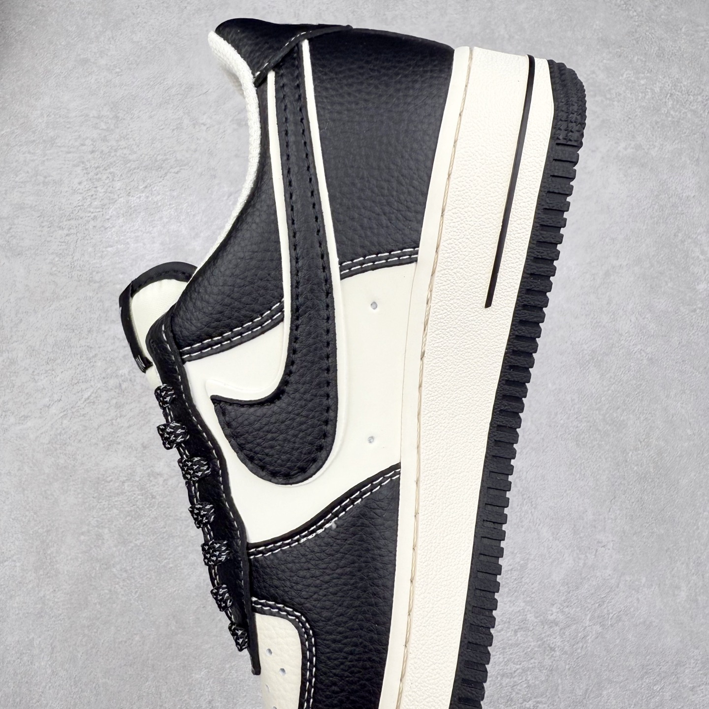 图片[7]-NK Air Force 1´07 Low 空军一号低帮百搭休闲运动板鞋 HJ3188-006 柔软、弹性十足的缓震性能和出色的中底设计 横跨复古与现代的外型结合 造就出风靡全球 三十多年的Force 1 直到今天还深受青睐 实拍调校N版已经零色差零失真 百分百还原实物色彩所见即所得 不存在货不对板色差等低级问题 选购参考实物拍摄 不混卖不参货 只用心做好货严格选品 承诺混一赔十 尺码：36 36.5 37.5 38 38.5 39 40 40.5 41 42 42.5 43 44 44.5 45-选品中心