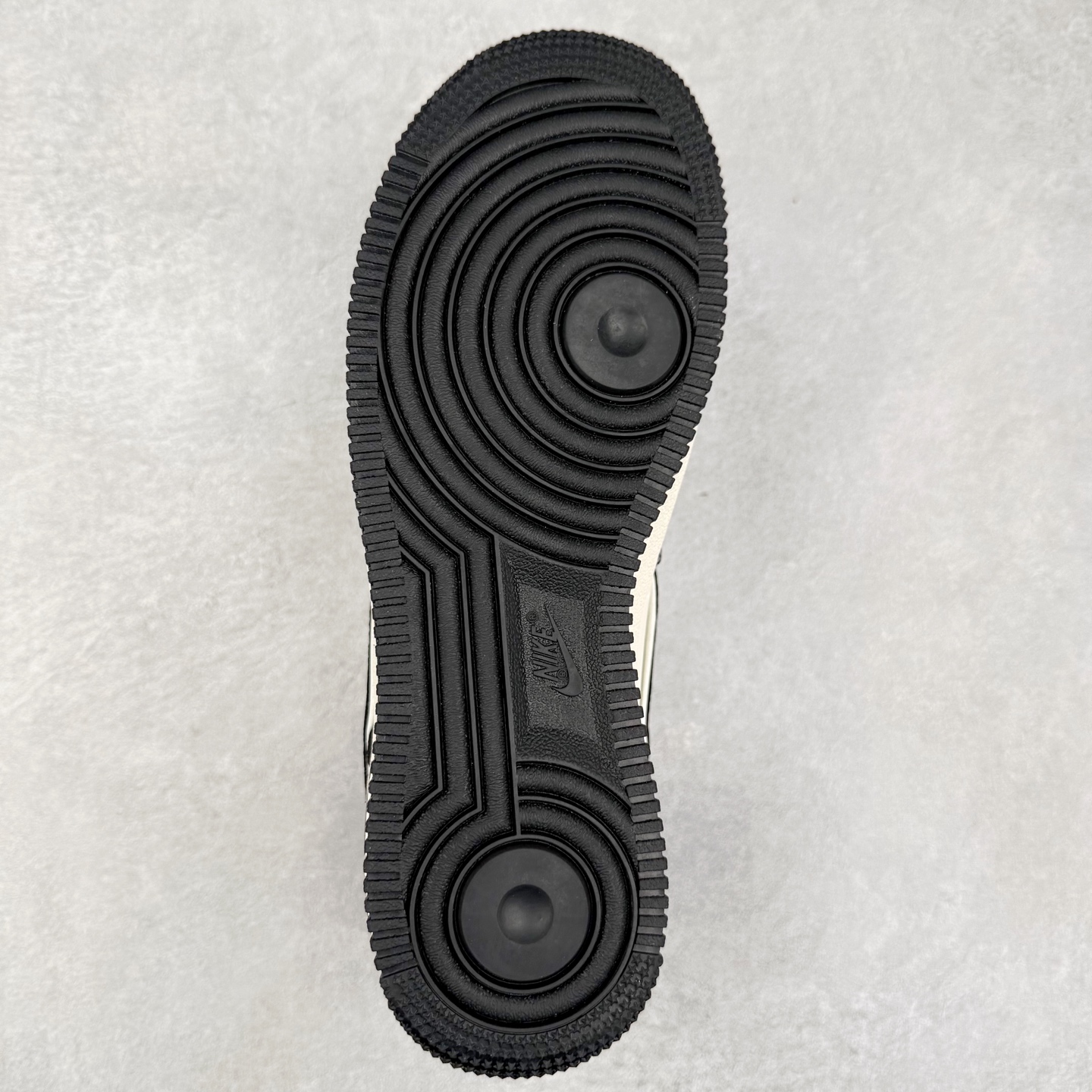 图片[9]-NK Air Force 1´07 Low 空军一号低帮百搭休闲运动板鞋 HJ3188-006 柔软、弹性十足的缓震性能和出色的中底设计 横跨复古与现代的外型结合 造就出风靡全球 三十多年的Force 1 直到今天还深受青睐 实拍调校N版已经零色差零失真 百分百还原实物色彩所见即所得 不存在货不对板色差等低级问题 选购参考实物拍摄 不混卖不参货 只用心做好货严格选品 承诺混一赔十 尺码：36 36.5 37.5 38 38.5 39 40 40.5 41 42 42.5 43 44 44.5 45-选品中心