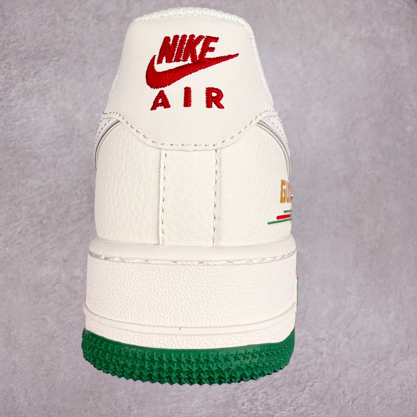 图片[8]-NK Air Force 1´07 Low 空军一号低帮百搭休闲运动板鞋 XS2869-002 柔软、弹性十足的缓震性能和出色的中底设计 横跨复古与现代的外型结合 造就出风靡全球 三十多年的Force 1 直到今天还深受青睐 实拍调校N版已经零色差零失真 百分百还原实物色彩所见即所得 不存在货不对板色差等低级问题 选购参考实物拍摄 不混卖不参货 只用心做好货严格选品 承诺混一赔十 尺码：36 36.5 37.5 38 38.5 39 40 40.5 41 42 42.5 43 44 44.5 45-选品中心