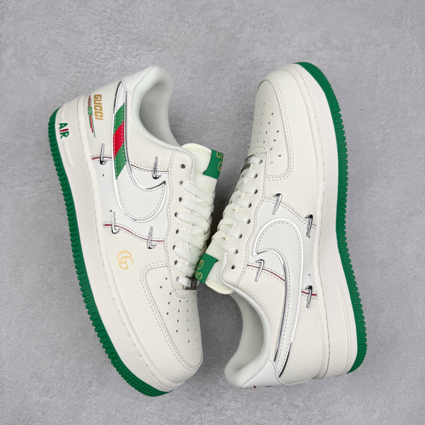 图片[3]-NK Air Force 1´07 Low 空军一号低帮百搭休闲运动板鞋 XS2869-002 柔软、弹性十足的缓震性能和出色的中底设计 横跨复古与现代的外型结合 造就出风靡全球 三十多年的Force 1 直到今天还深受青睐 实拍调校N版已经零色差零失真 百分百还原实物色彩所见即所得 不存在货不对板色差等低级问题 选购参考实物拍摄 不混卖不参货 只用心做好货严格选品 承诺混一赔十 尺码：36 36.5 37.5 38 38.5 39 40 40.5 41 42 42.5 43 44 44.5 45-选品中心