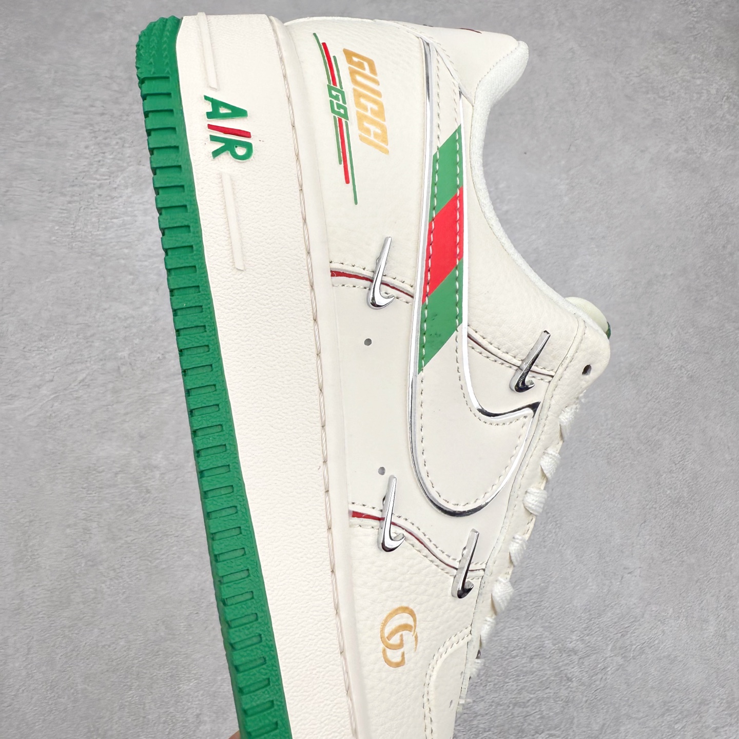 图片[6]-NK Air Force 1´07 Low 空军一号低帮百搭休闲运动板鞋 XS2869-002 柔软、弹性十足的缓震性能和出色的中底设计 横跨复古与现代的外型结合 造就出风靡全球 三十多年的Force 1 直到今天还深受青睐 实拍调校N版已经零色差零失真 百分百还原实物色彩所见即所得 不存在货不对板色差等低级问题 选购参考实物拍摄 不混卖不参货 只用心做好货严格选品 承诺混一赔十 尺码：36 36.5 37.5 38 38.5 39 40 40.5 41 42 42.5 43 44 44.5 45-选品中心