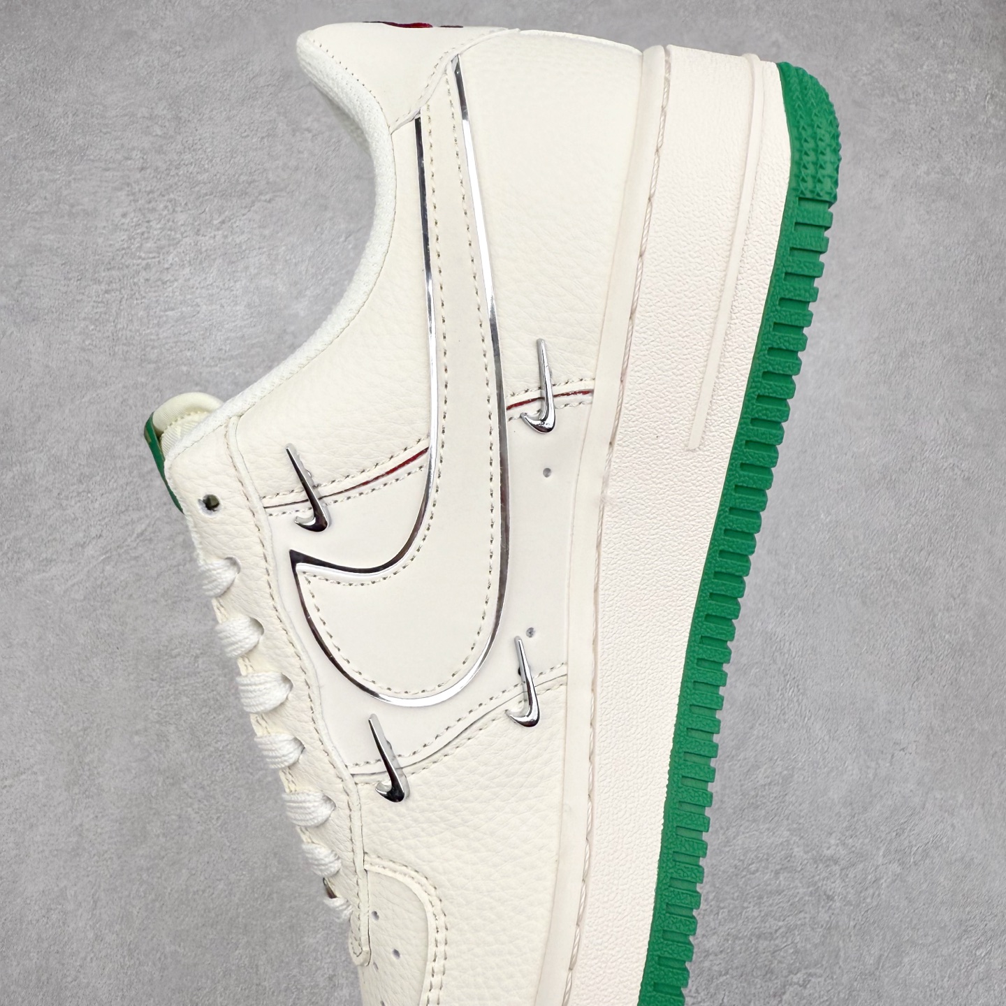 图片[7]-NK Air Force 1´07 Low 空军一号低帮百搭休闲运动板鞋 XS2869-002 柔软、弹性十足的缓震性能和出色的中底设计 横跨复古与现代的外型结合 造就出风靡全球 三十多年的Force 1 直到今天还深受青睐 实拍调校N版已经零色差零失真 百分百还原实物色彩所见即所得 不存在货不对板色差等低级问题 选购参考实物拍摄 不混卖不参货 只用心做好货严格选品 承诺混一赔十 尺码：36 36.5 37.5 38 38.5 39 40 40.5 41 42 42.5 43 44 44.5 45-选品中心