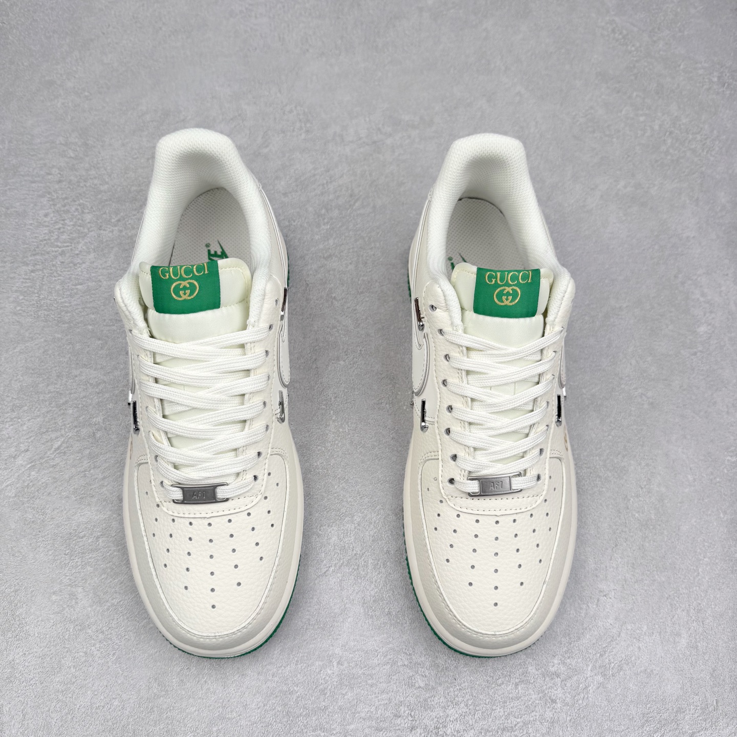 图片[2]-NK Air Force 1´07 Low 空军一号低帮百搭休闲运动板鞋 XS2869-002 柔软、弹性十足的缓震性能和出色的中底设计 横跨复古与现代的外型结合 造就出风靡全球 三十多年的Force 1 直到今天还深受青睐 实拍调校N版已经零色差零失真 百分百还原实物色彩所见即所得 不存在货不对板色差等低级问题 选购参考实物拍摄 不混卖不参货 只用心做好货严格选品 承诺混一赔十 尺码：36 36.5 37.5 38 38.5 39 40 40.5 41 42 42.5 43 44 44.5 45-选品中心