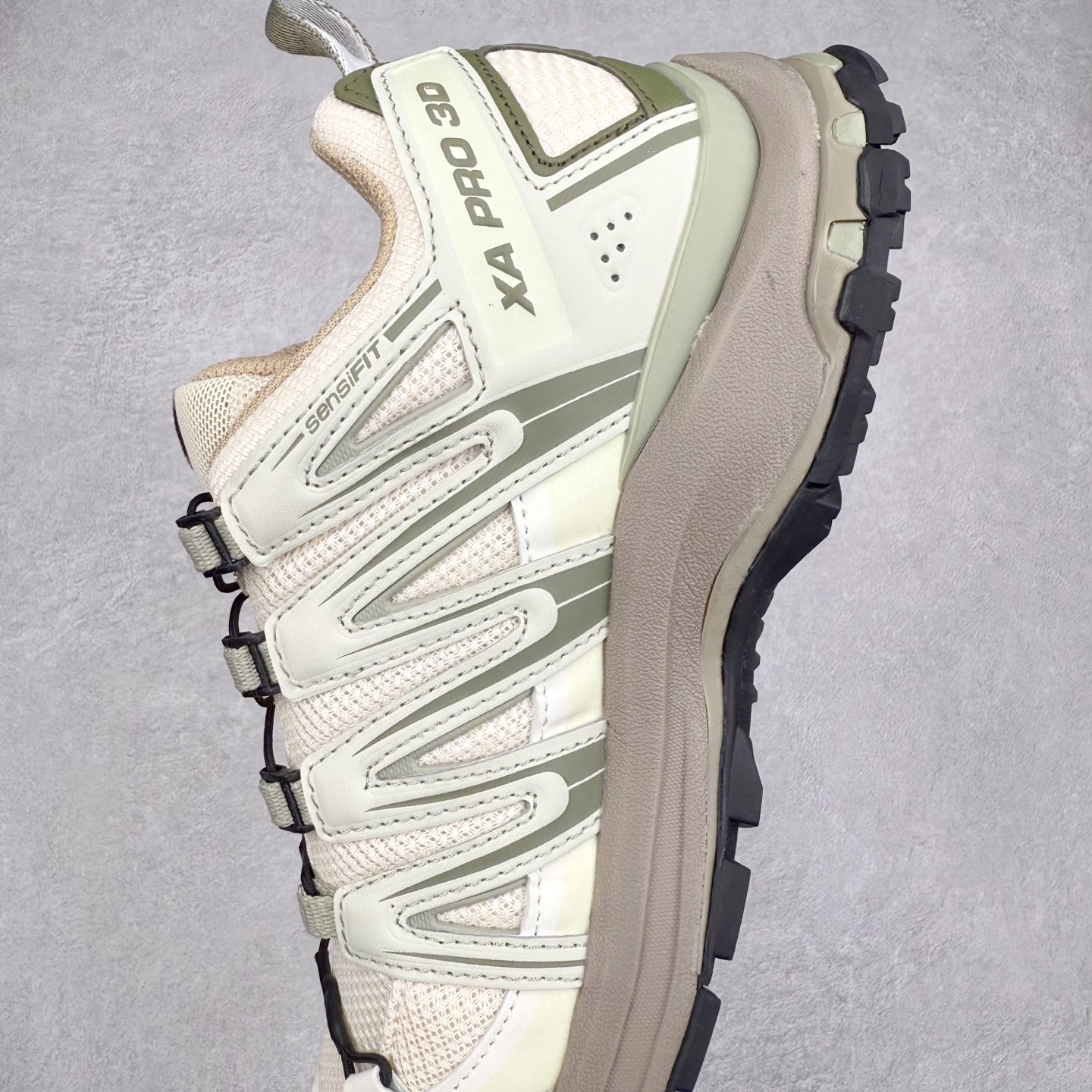 图片[7]-＃TG福利特价 SALOMON XA Pro 3D ADV 萨洛蒙潮流越野机能户外功能鞋 鞋面采用SENSIFT贴合技术 全方位贴合包裹脚型 鞋跟部鞋底牵引设计 提供强大的抓地性能 更适应野外崎岖不平的道路 其3D ADVANCED CHASSIS底盘 材料轻量大化 钉齿设计更具稳定性 防护性 鞋底易磨损区运用CONTAGRIP高耐磨材料 应对城市硬质路面长距离跑考验 尺码：36 36.5 37.5 38 38.5 39 40 40.5 41 42 42.5 43 44 44.5 45-选品中心