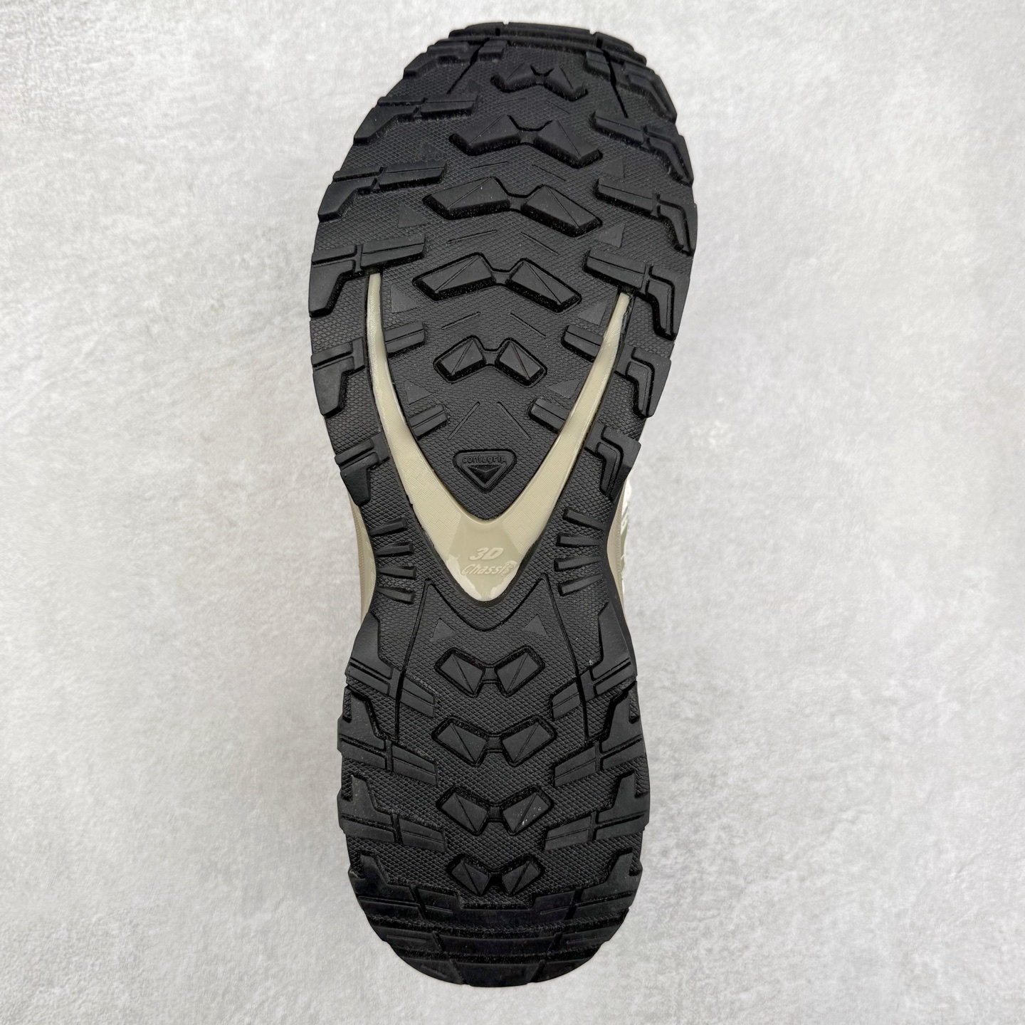 图片[9]-＃TG福利特价 SALOMON XA Pro 3D ADV 萨洛蒙潮流越野机能户外功能鞋 鞋面采用SENSIFT贴合技术 全方位贴合包裹脚型 鞋跟部鞋底牵引设计 提供强大的抓地性能 更适应野外崎岖不平的道路 其3D ADVANCED CHASSIS底盘 材料轻量大化 钉齿设计更具稳定性 防护性 鞋底易磨损区运用CONTAGRIP高耐磨材料 应对城市硬质路面长距离跑考验 尺码：36 36.5 37.5 38 38.5 39 40 40.5 41 42 42.5 43 44 44.5 45-选品中心